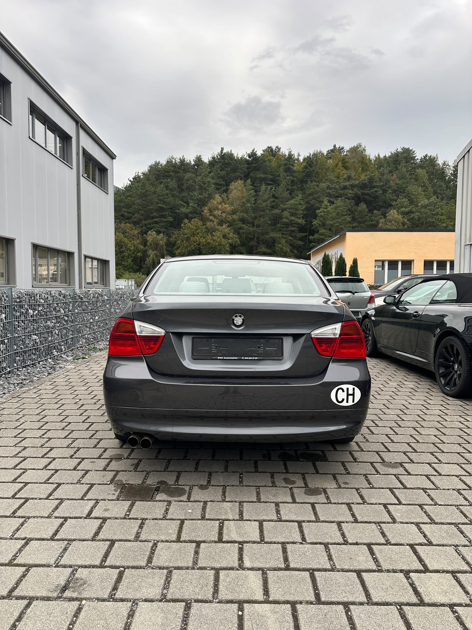 BMW 325xi-image-3