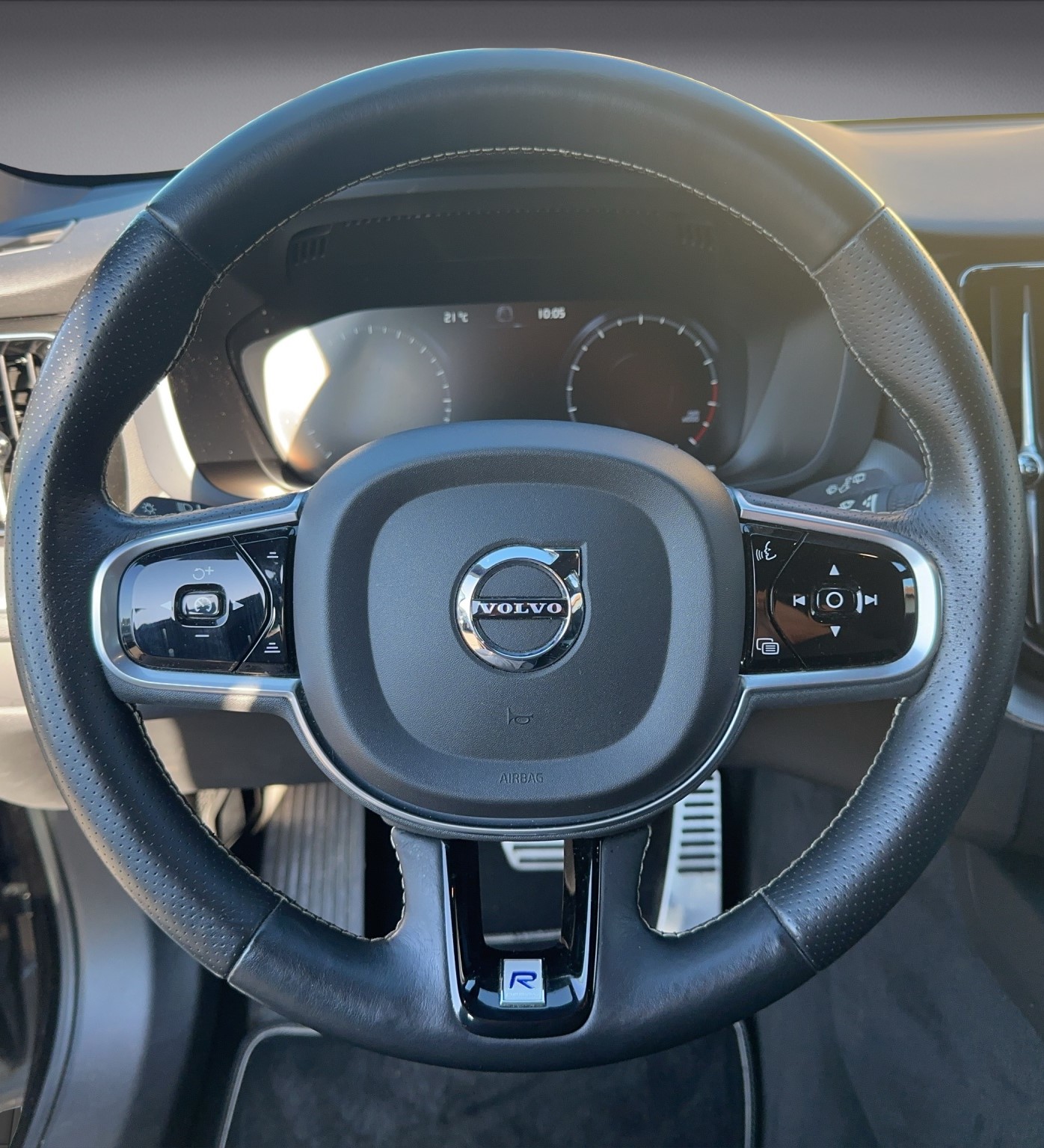VOLVO XC60 2.0 T6 R-Design AWD-image-10