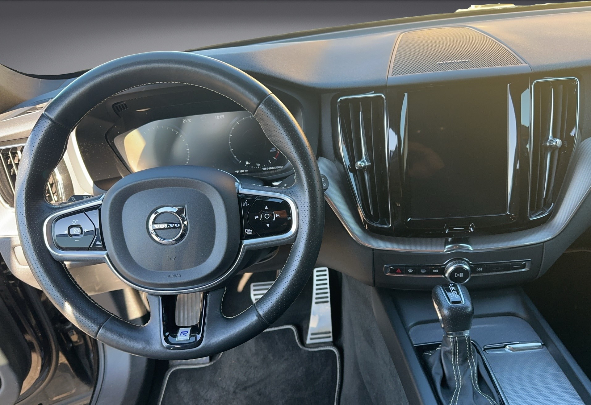 VOLVO XC60 2.0 T6 R-Design AWD-image-9