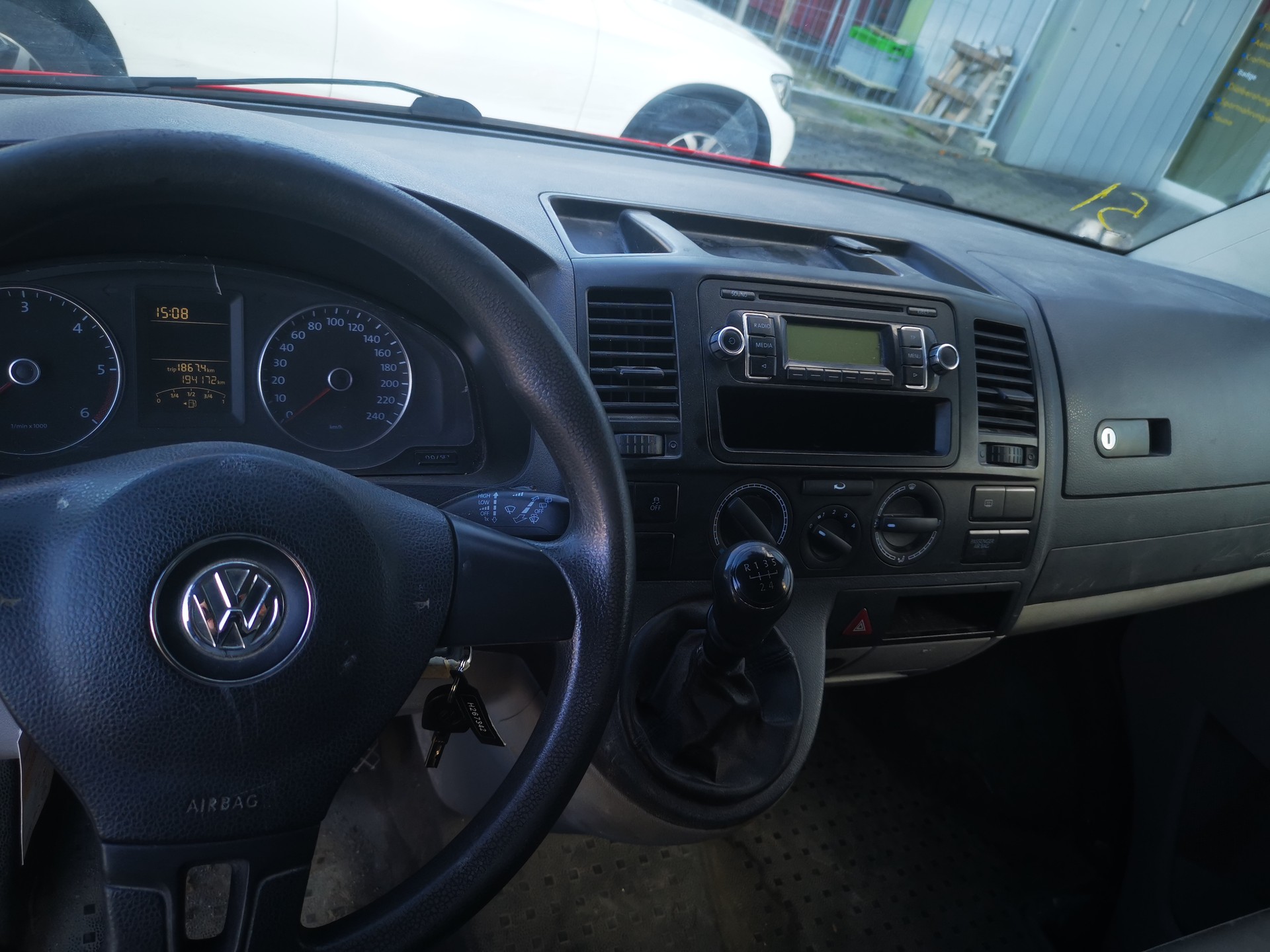 VW T5 2.0 TDI-image-8