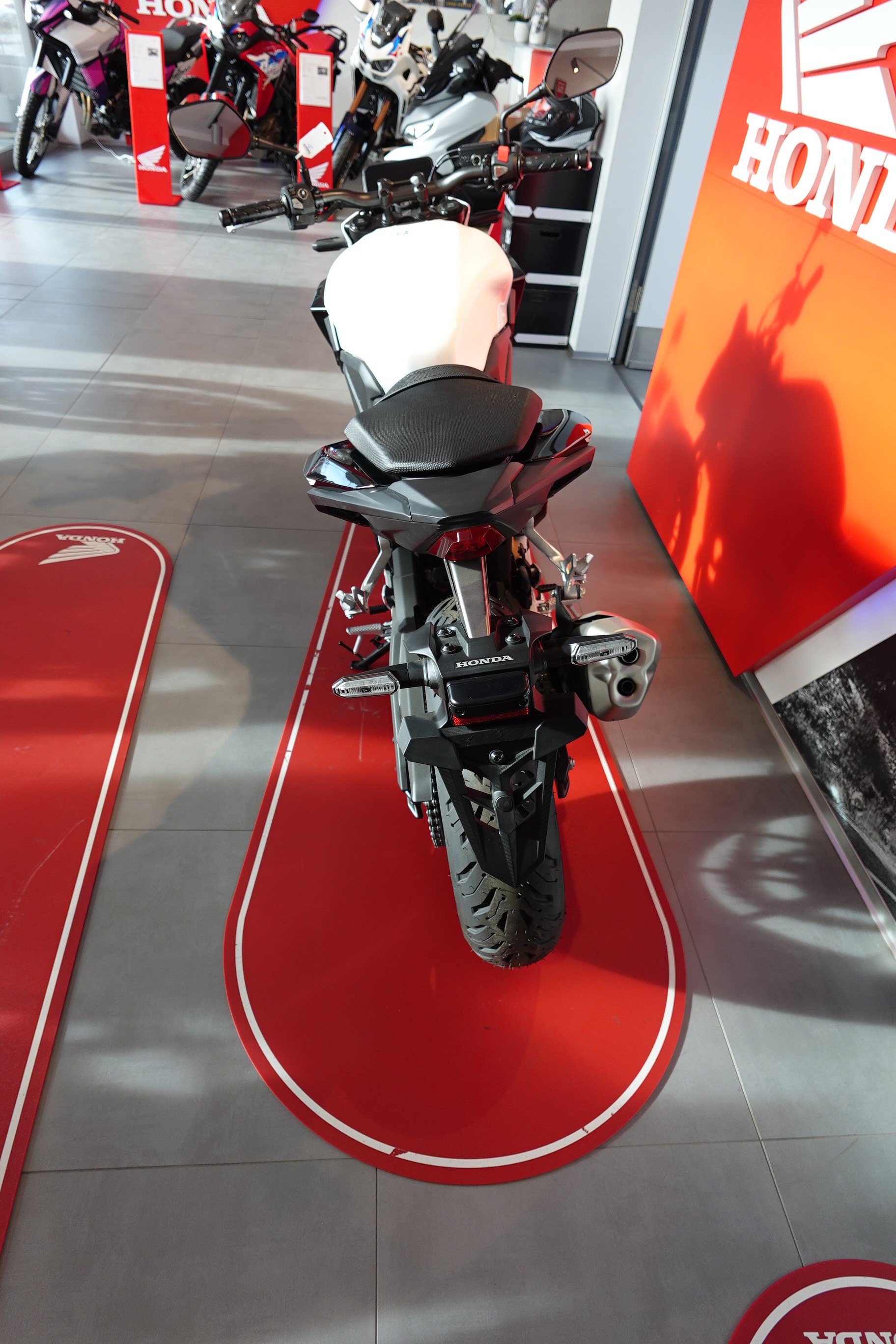 HONDA CB 500 Hornet-showroom-element-3