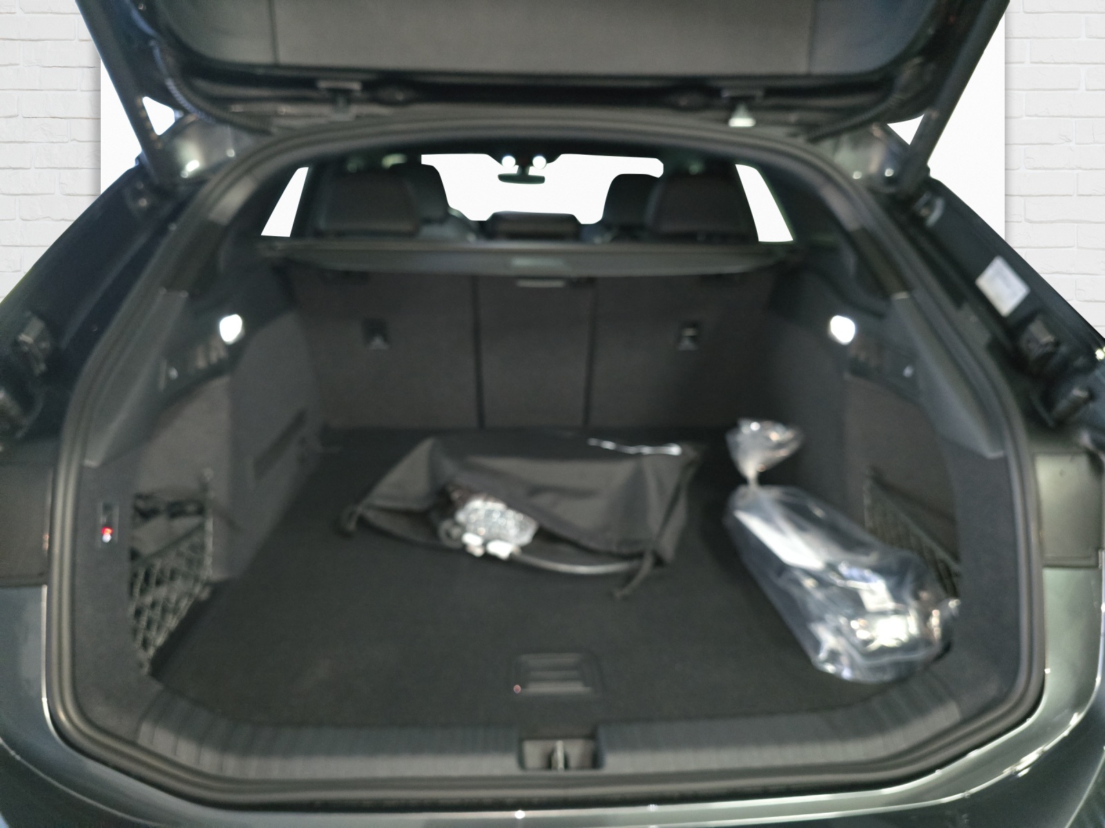 AUDI S6 Avant e-tron quattro-image-8