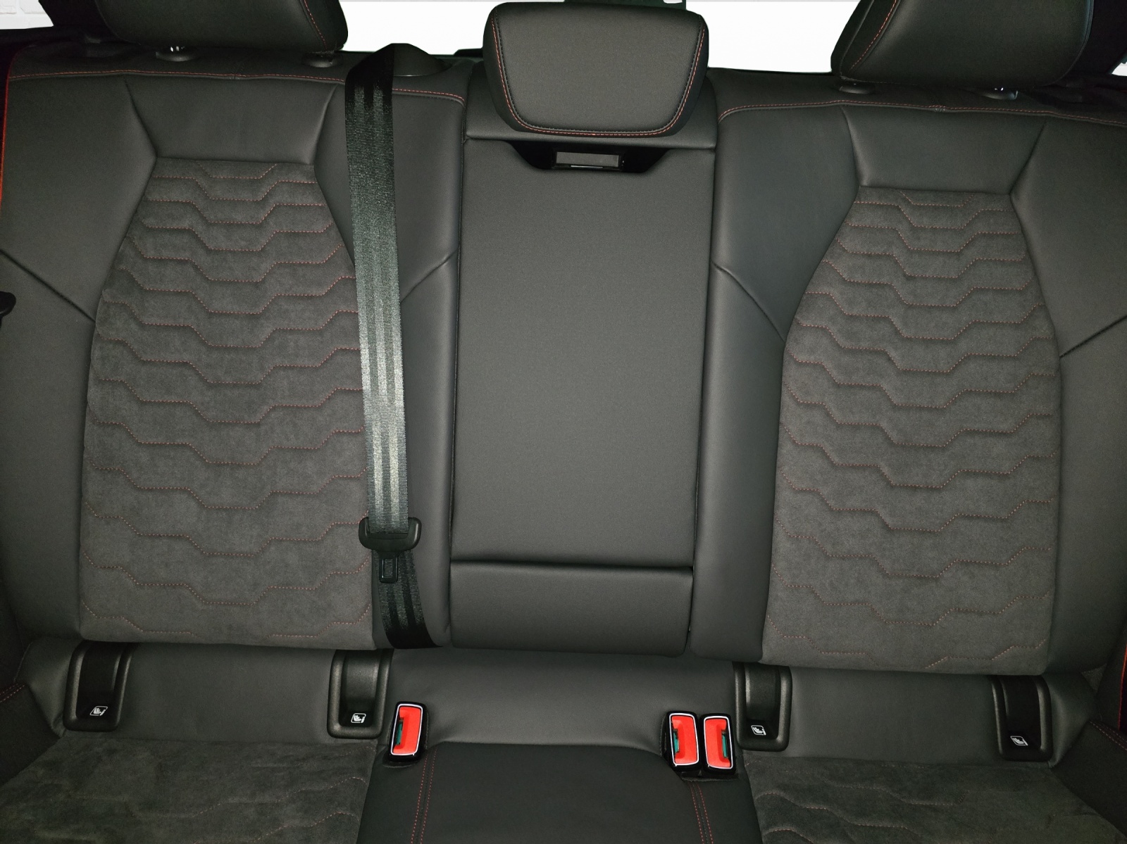 AUDI S6 Avant e-tron quattro-image-7