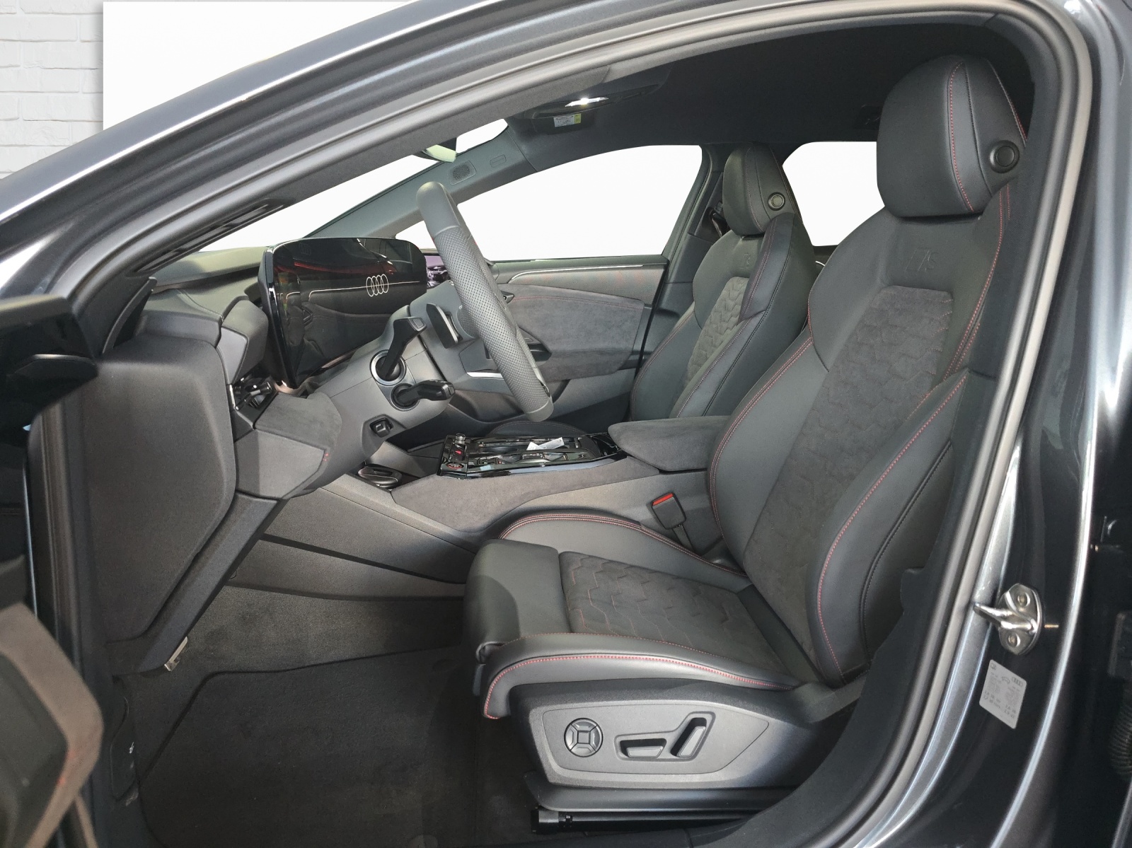 AUDI S6 Avant e-tron quattro-image-4
