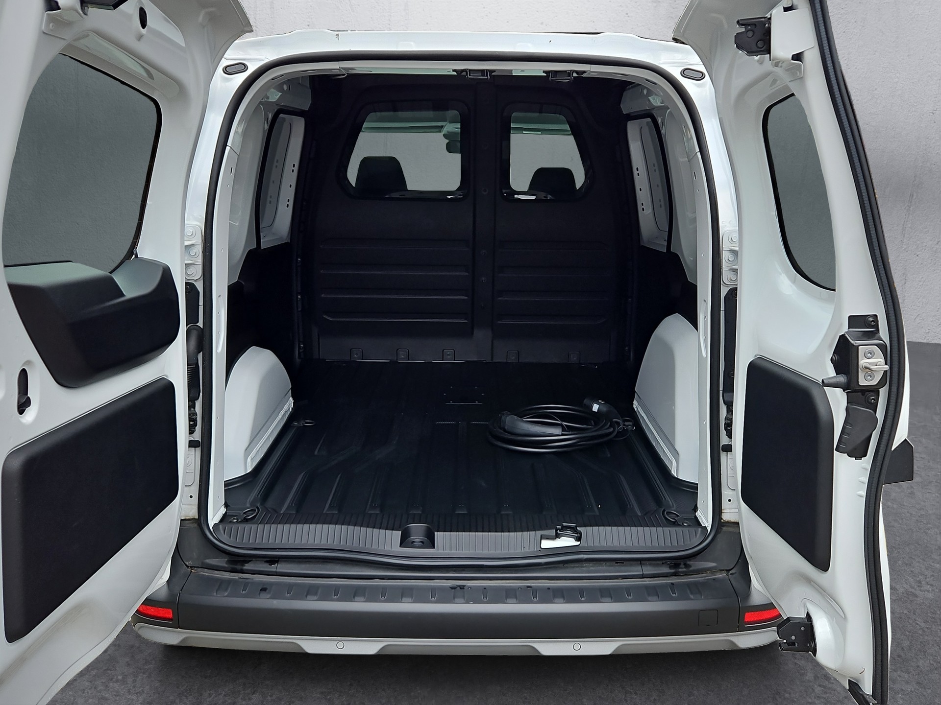NISSAN Townstar 45kWh Tekna-image-22