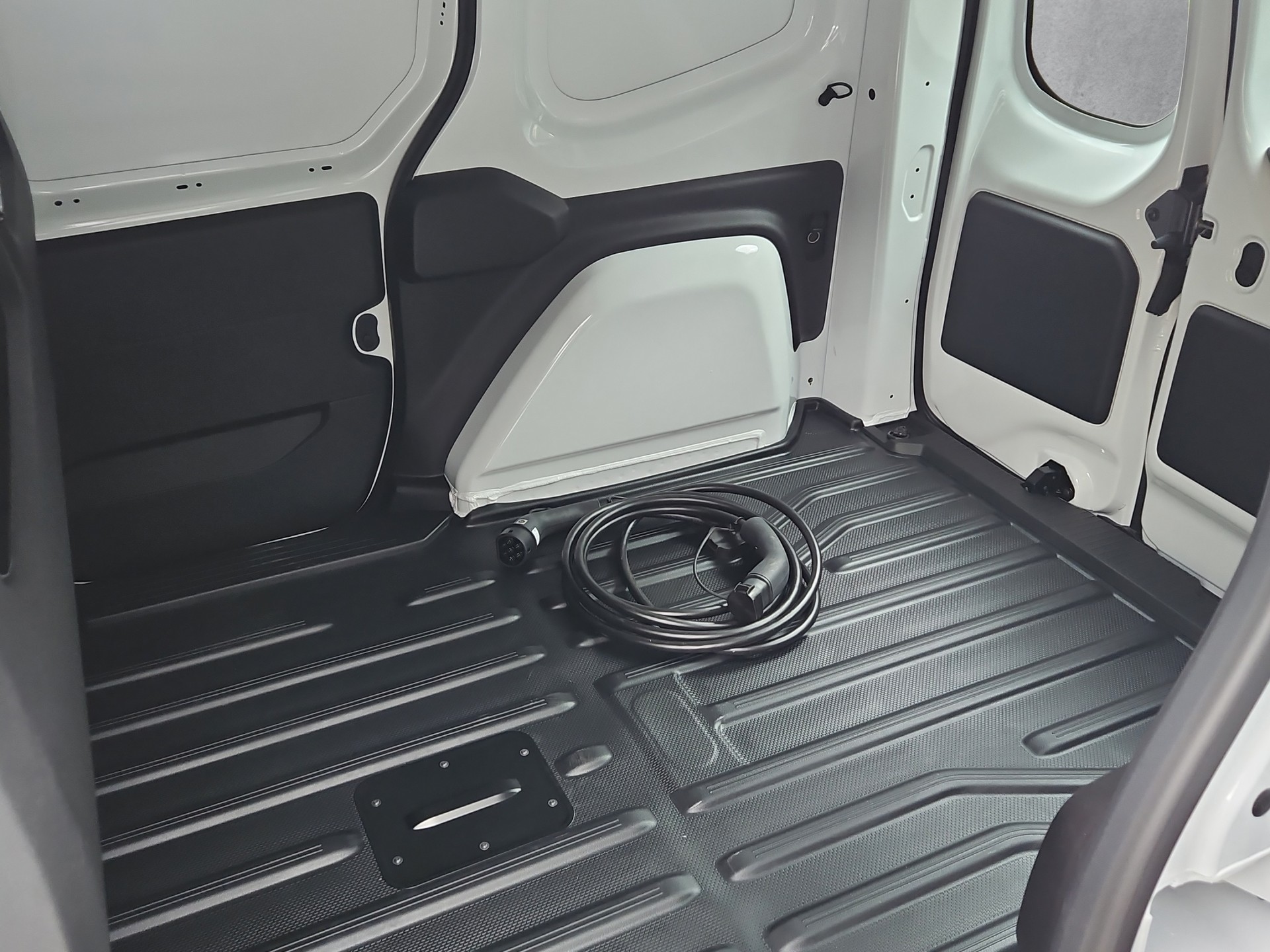 NISSAN Townstar 45kWh Tekna-image-20
