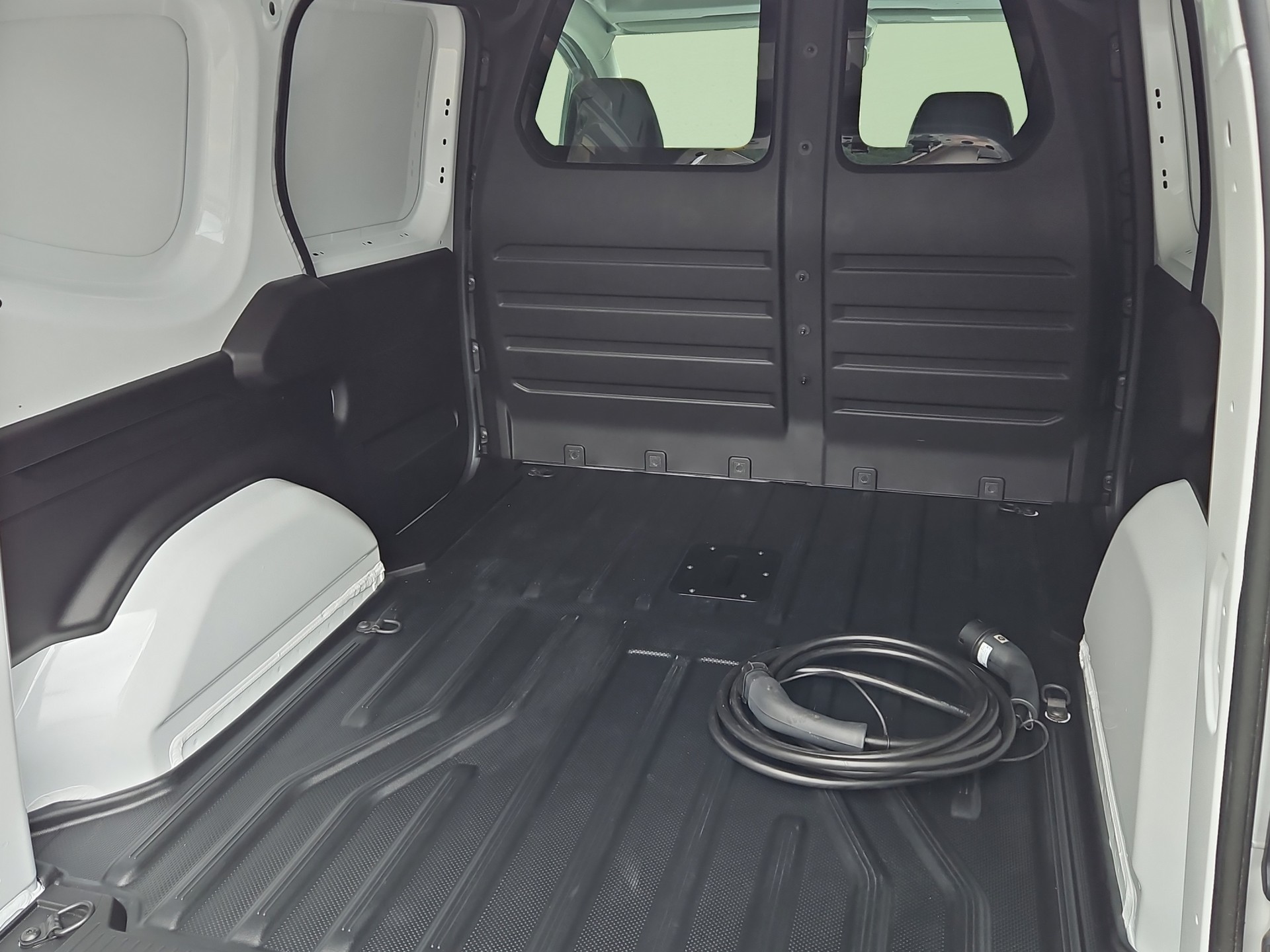 NISSAN Townstar 45kWh Tekna-image-21