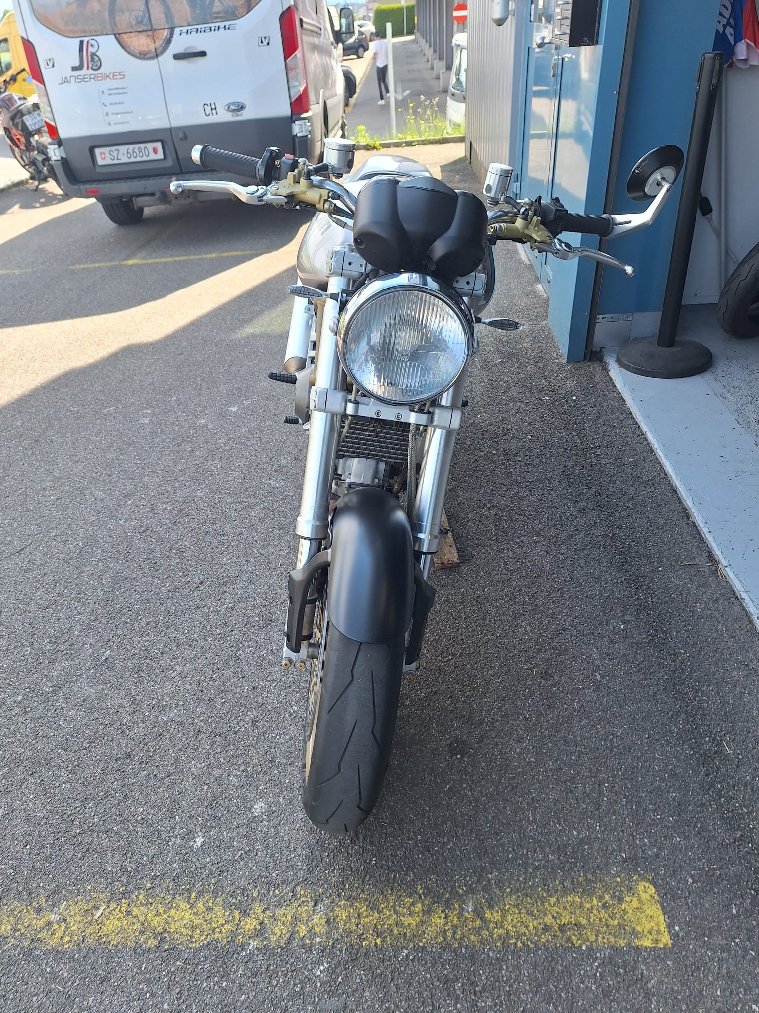 DUCATI Monster 900 i.e.-image-2
