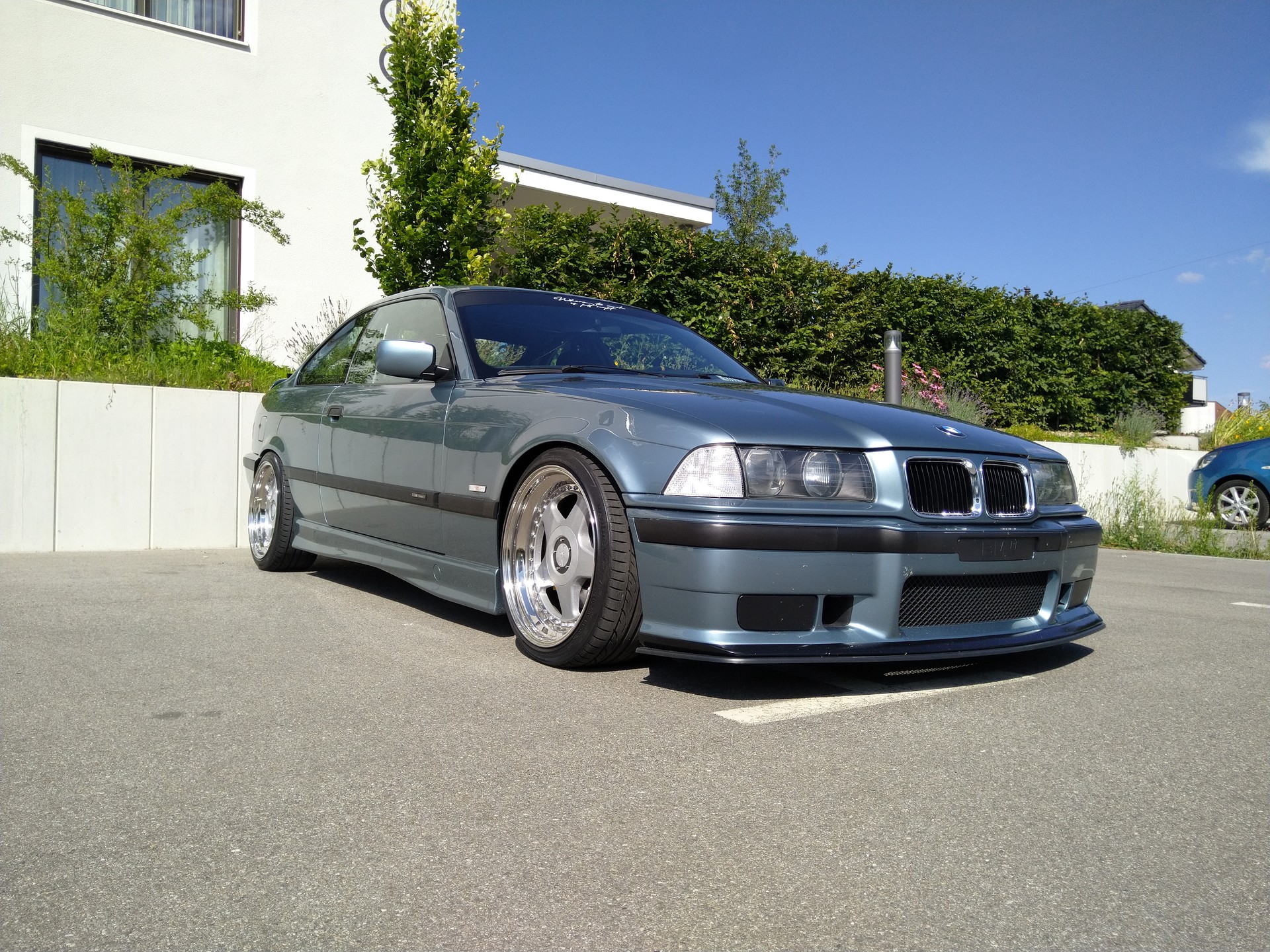 BMW 328i-image-2