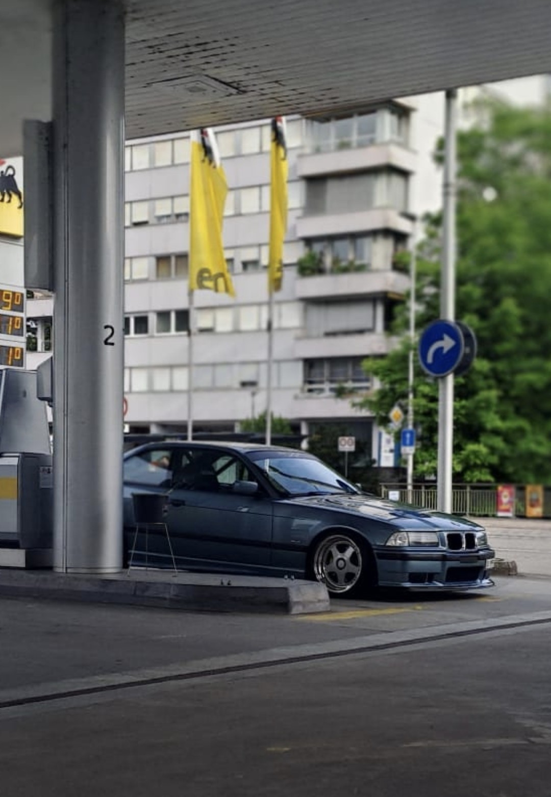 BMW 328i-image-1