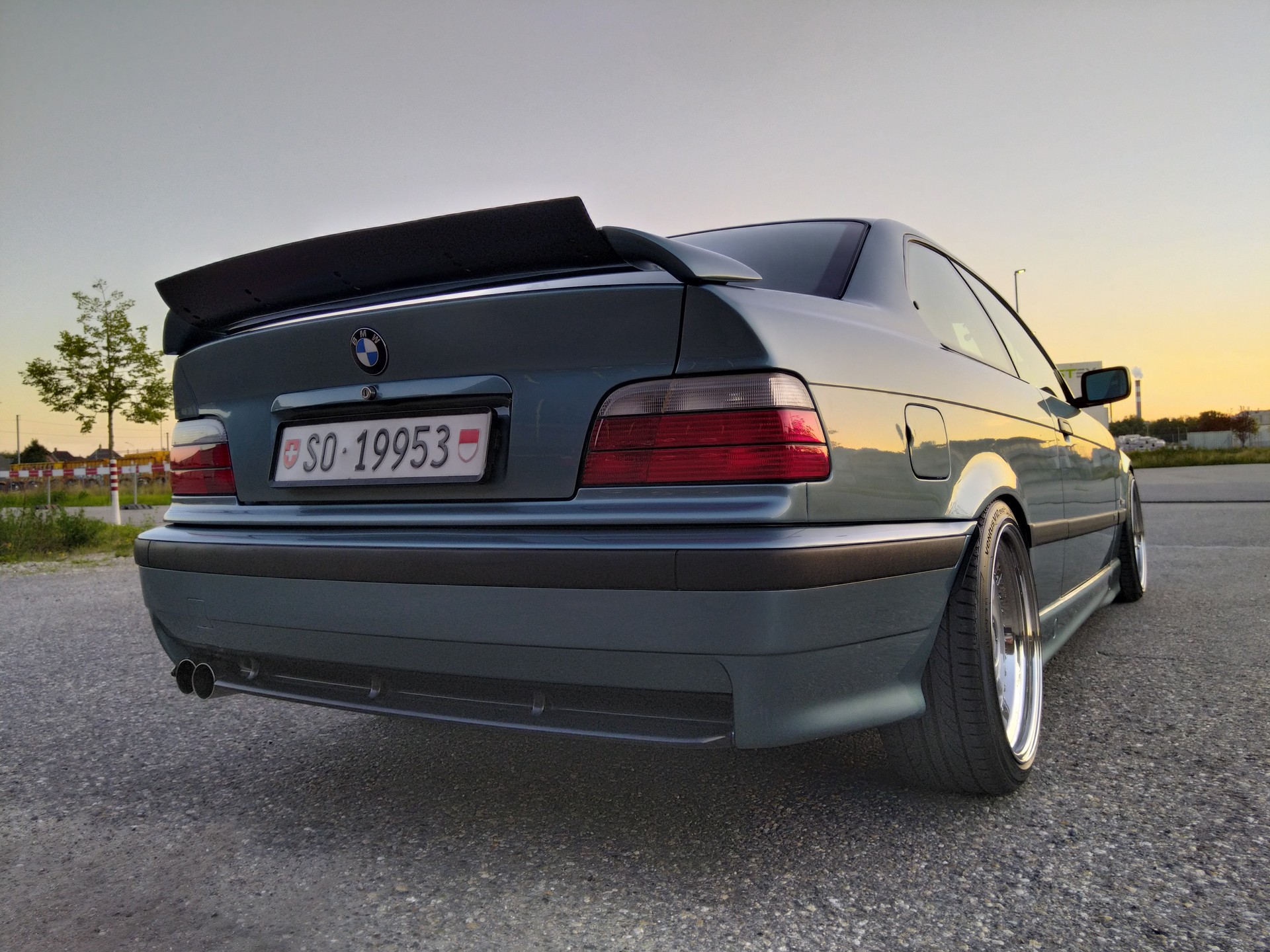 BMW 328i-image-4