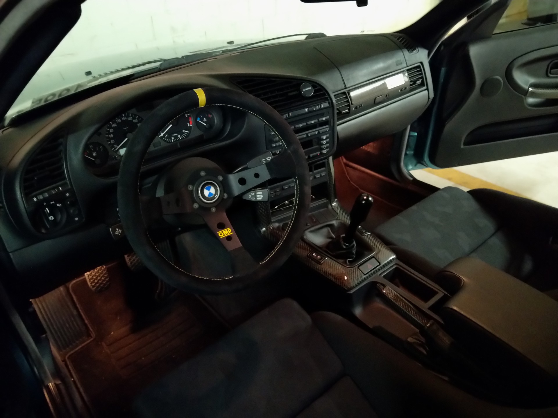 BMW 328i-image-11
