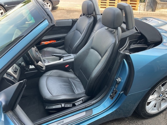 BMW Z4 3.0i Roadster-image-10