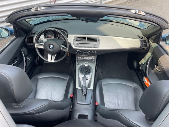 BMW Z4 3.0i Roadster-image-12