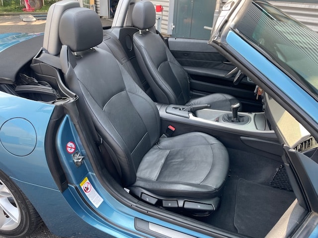 BMW Z4 3.0i Roadster-image-11