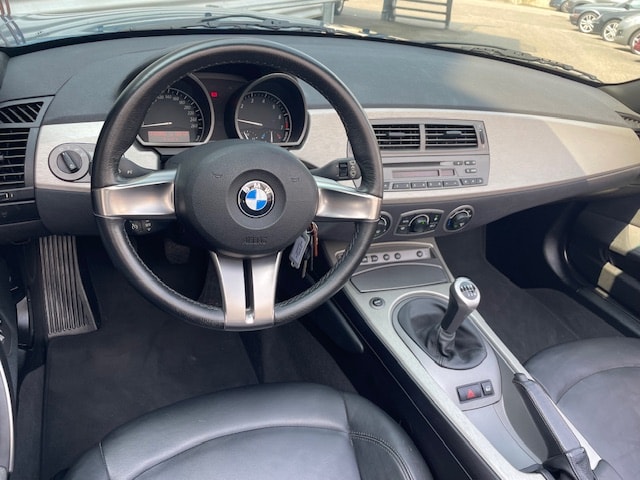 BMW Z4 3.0i Roadster-image-13