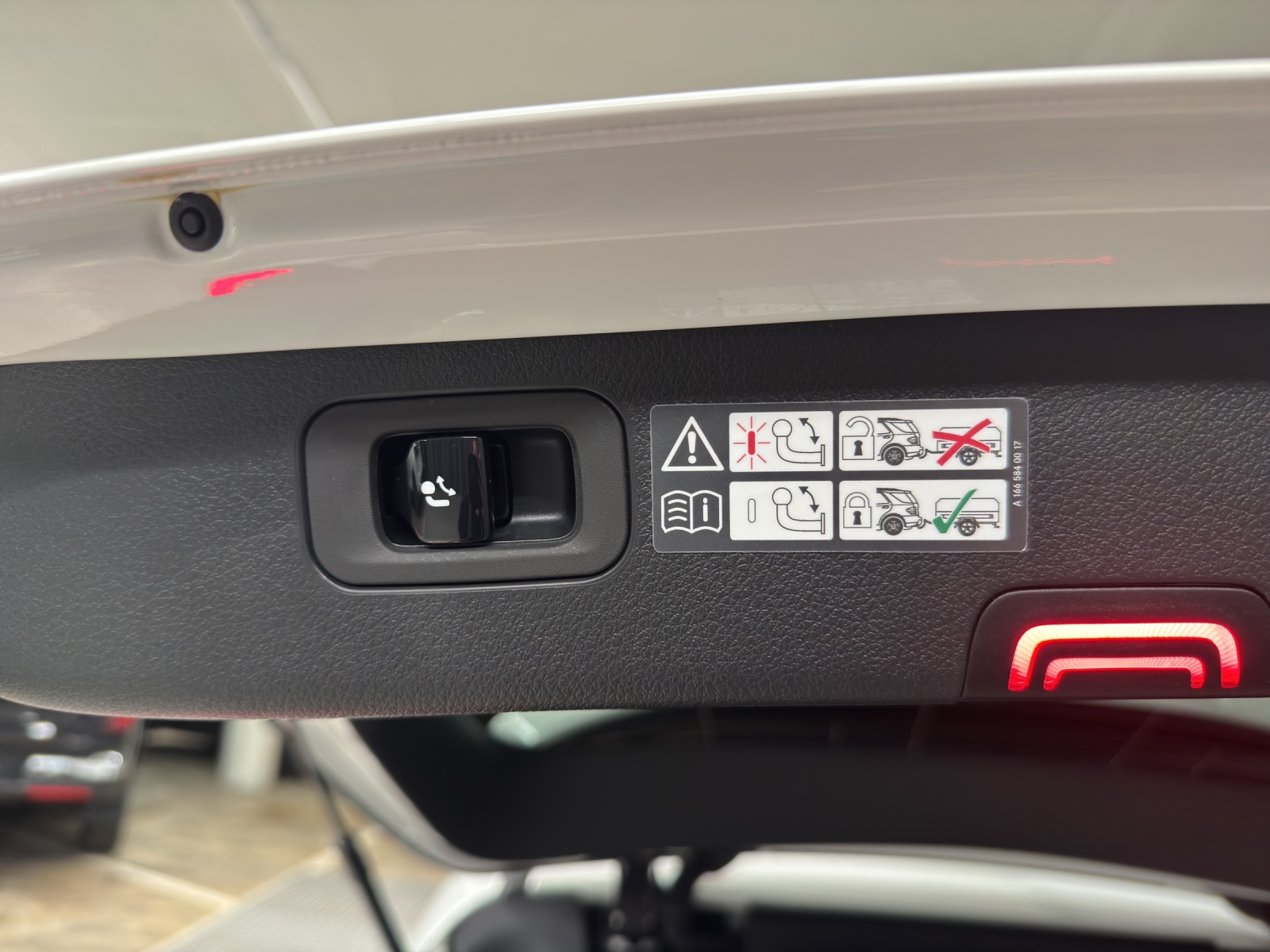 MERCEDES-BENZ C 200 AMG Line 4Matic T-Modell-image-11