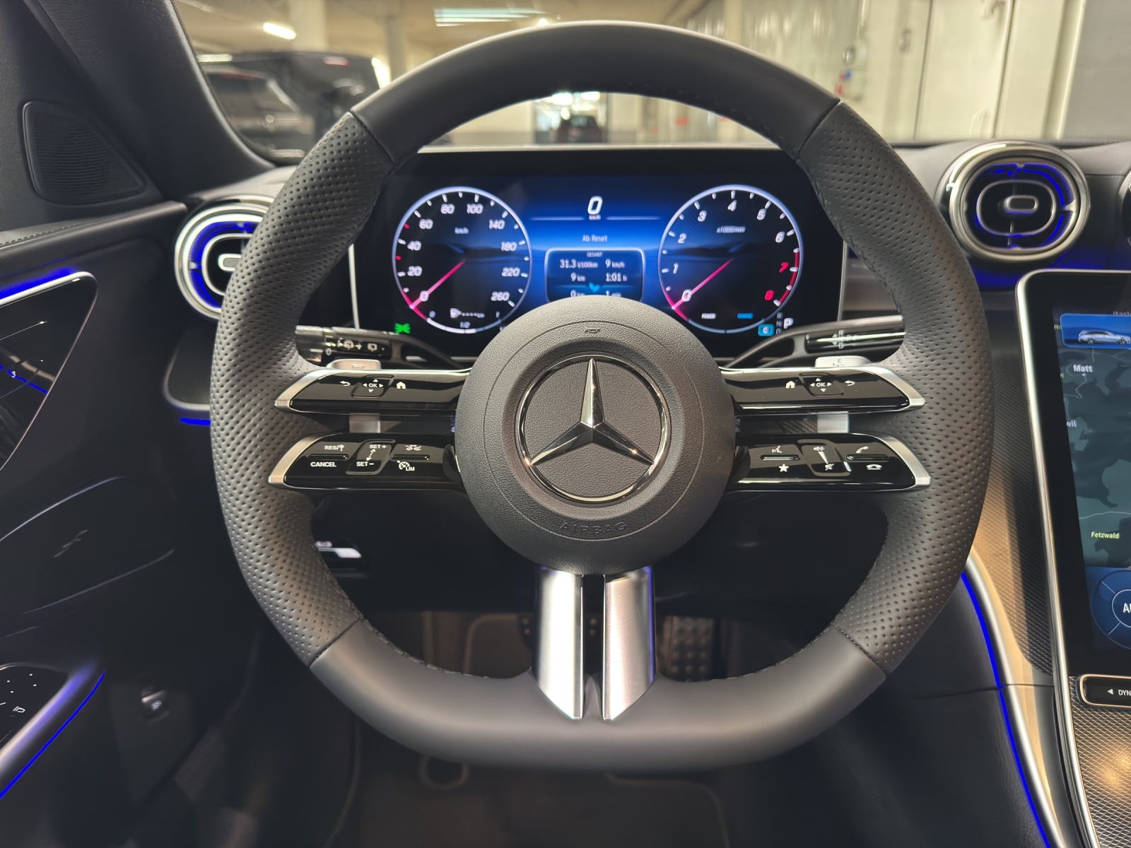 MERCEDES-BENZ C 200 AMG Line 4Matic T-Modell-image-13