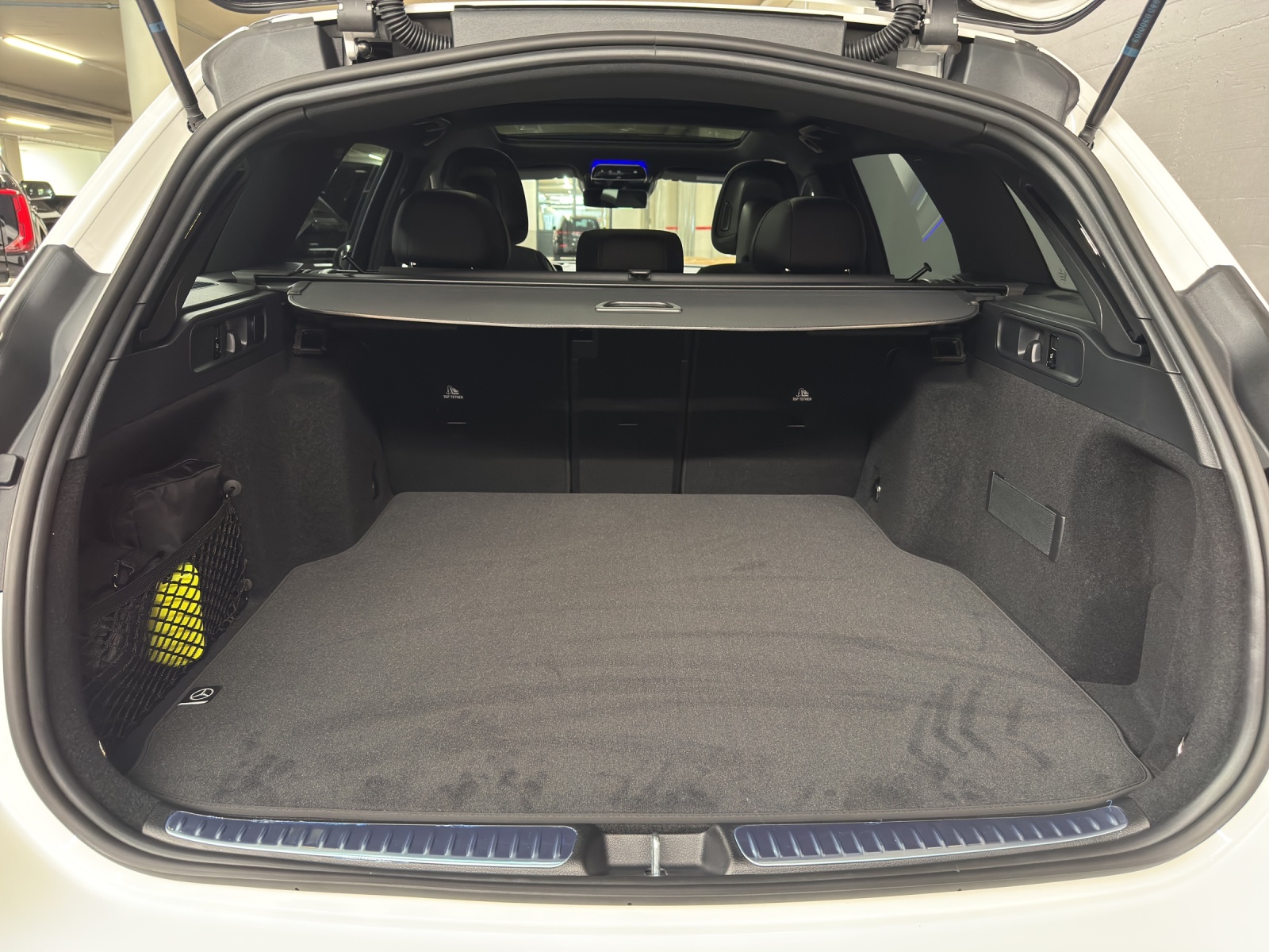 MERCEDES-BENZ C 200 AMG Line 4Matic T-Modell-image-10
