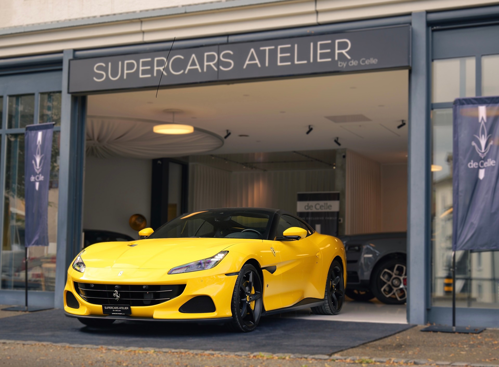 FERRARI Portofino M-showroom-element-1