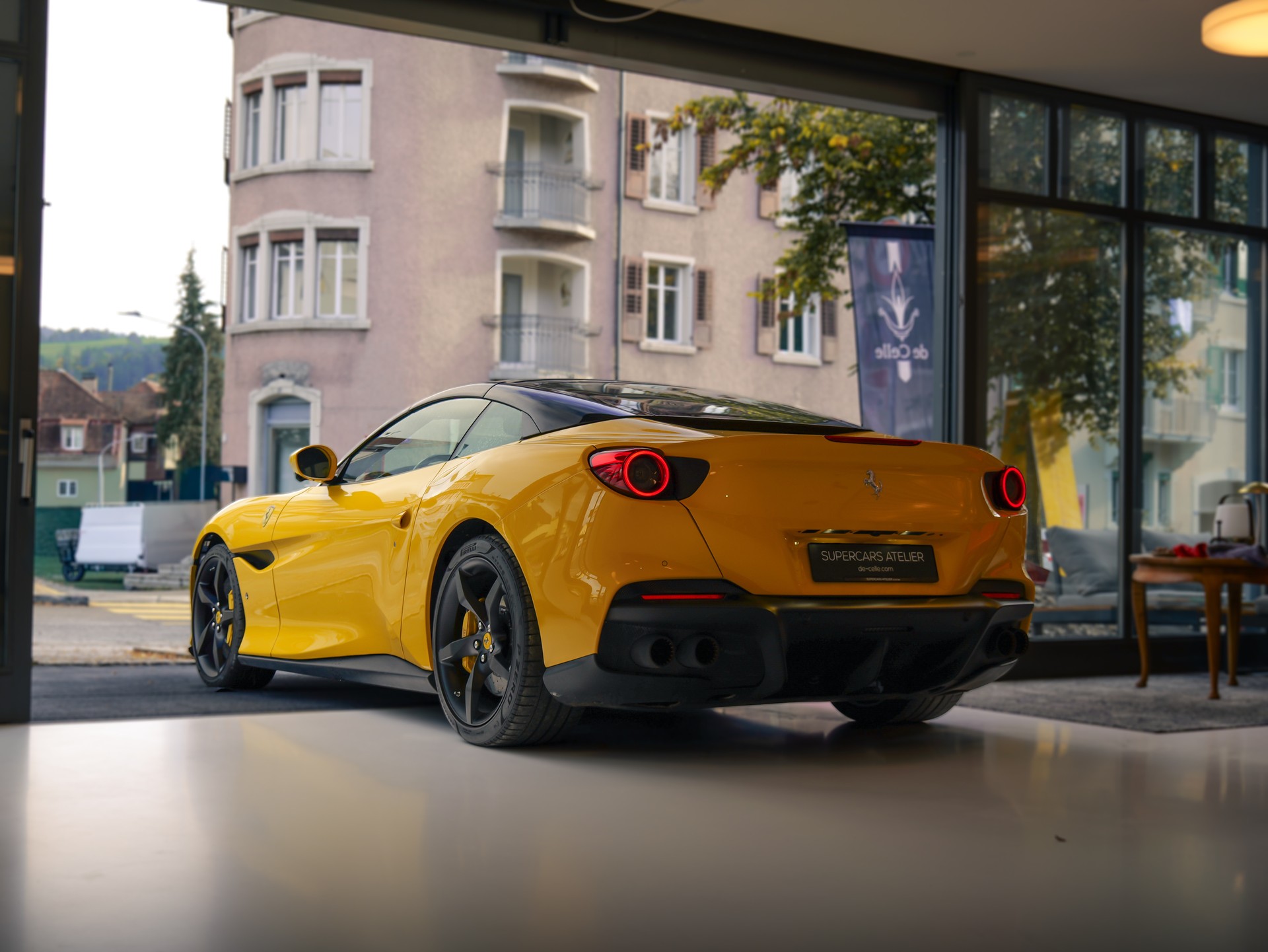 FERRARI Portofino M-image-8