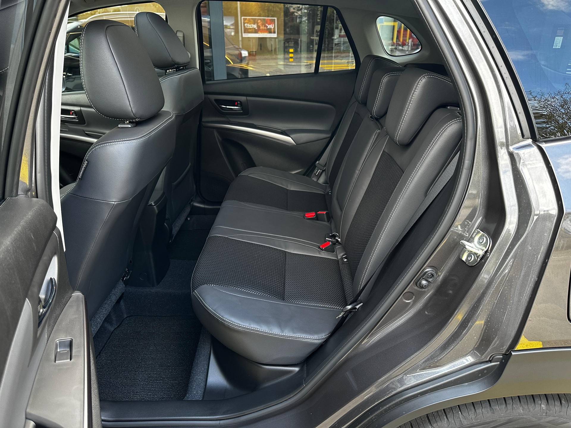SUZUKI S-Cross 1.4 T Compact Top Hybrid 4x4-image-7