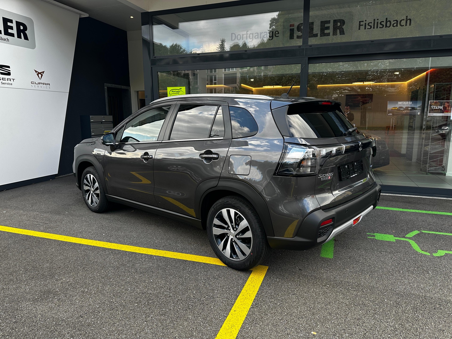 SUZUKI S-Cross 1.4 T Compact Top Hybrid 4x4-image-3