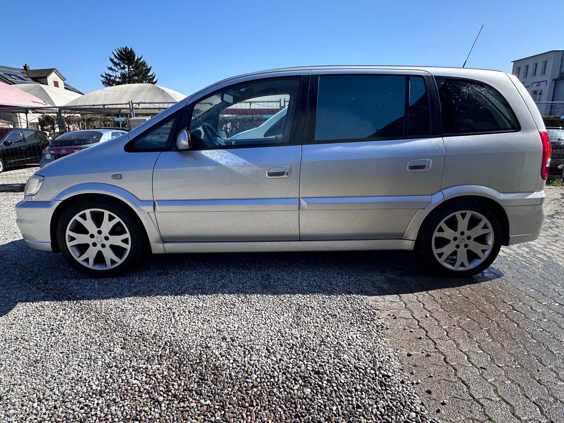 OPEL Zafira 2.0i Turbo OPC-image-1