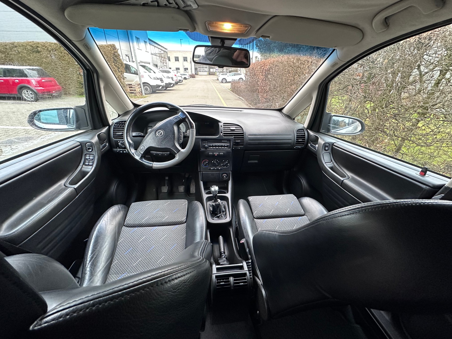 OPEL Zafira 2.0i Turbo OPC-image-12
