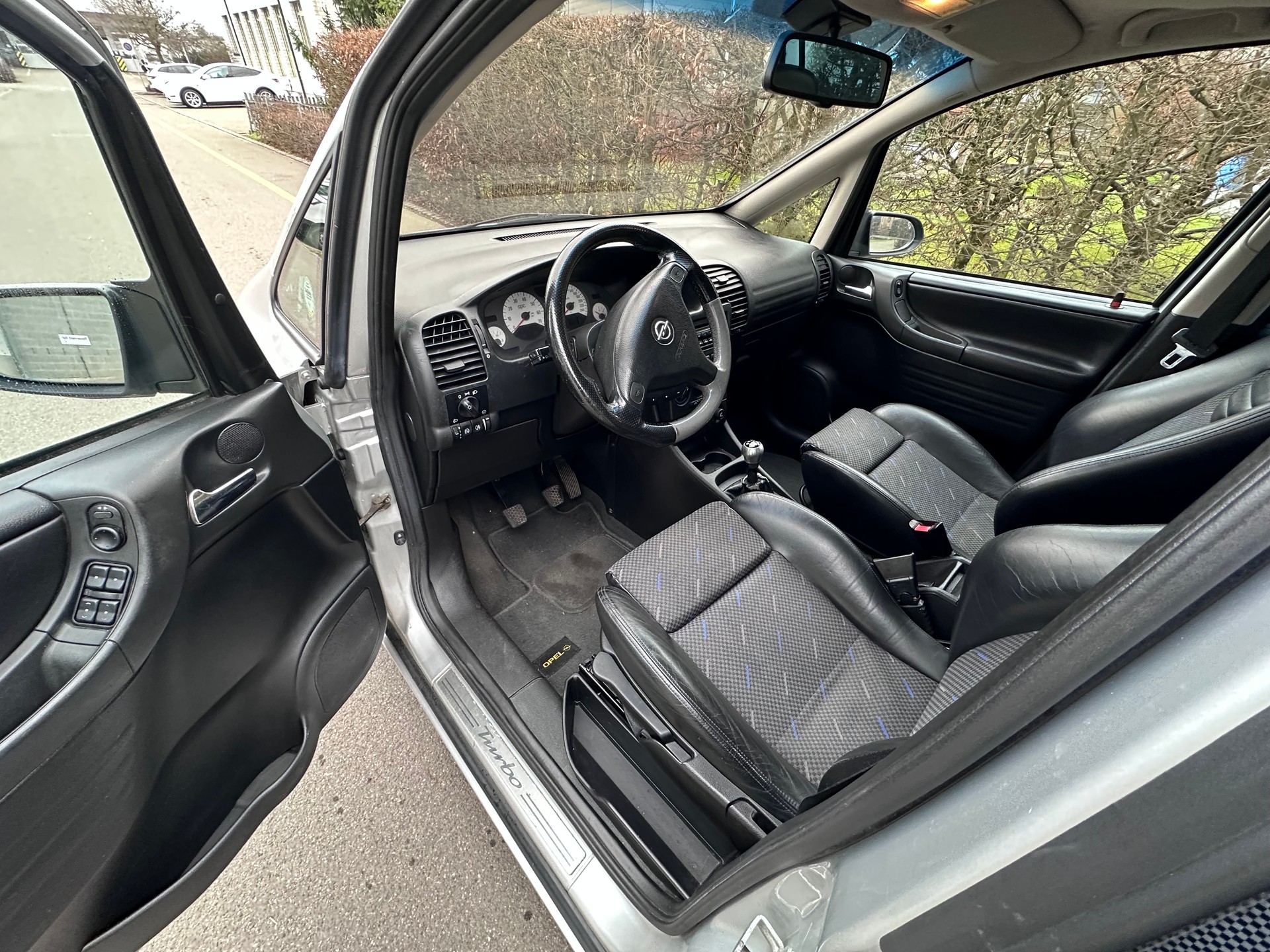 OPEL Zafira 2.0i Turbo OPC-image-8