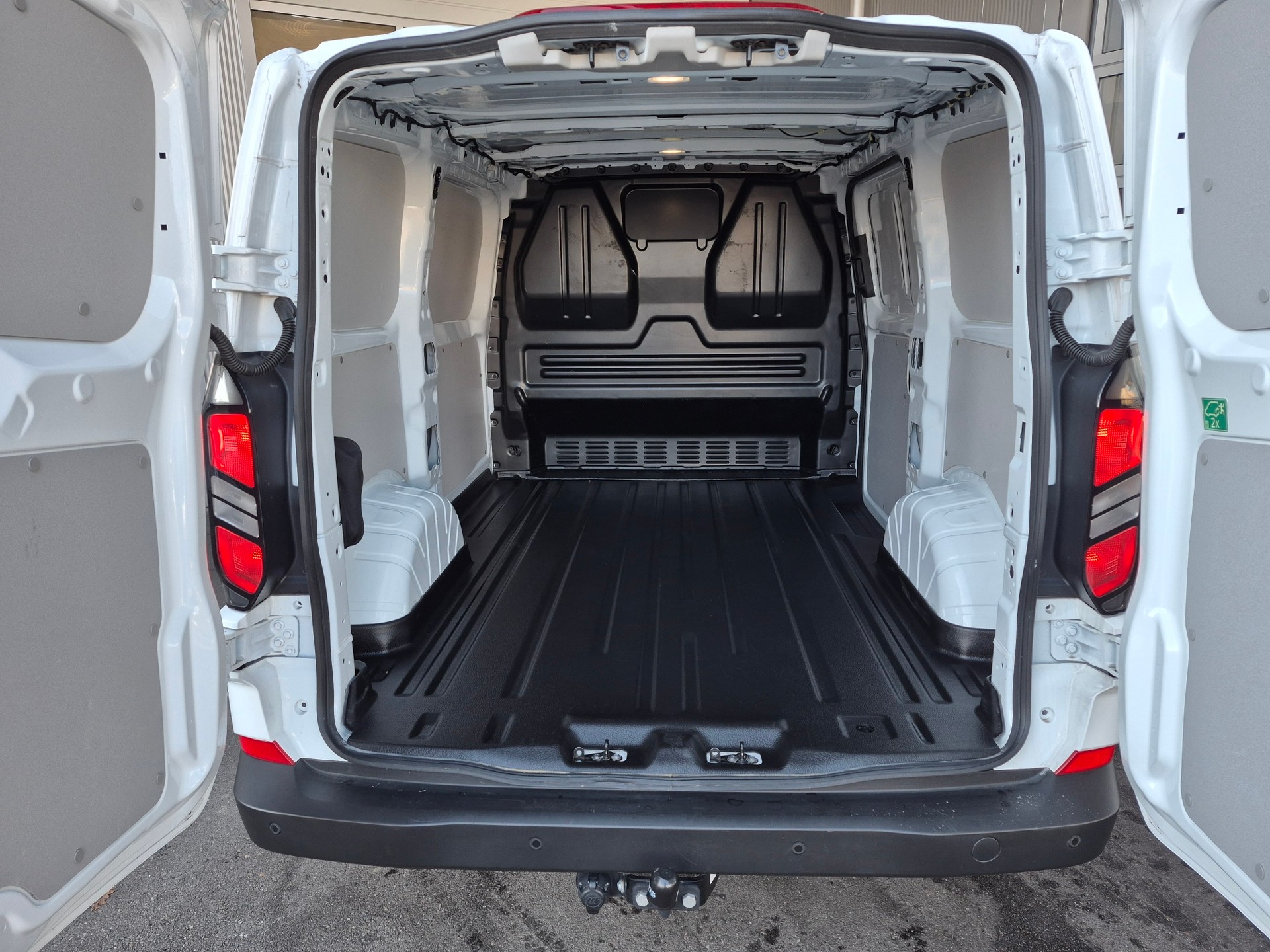 FORD Transit Custom Van 320 L1H1 Trend-image-4