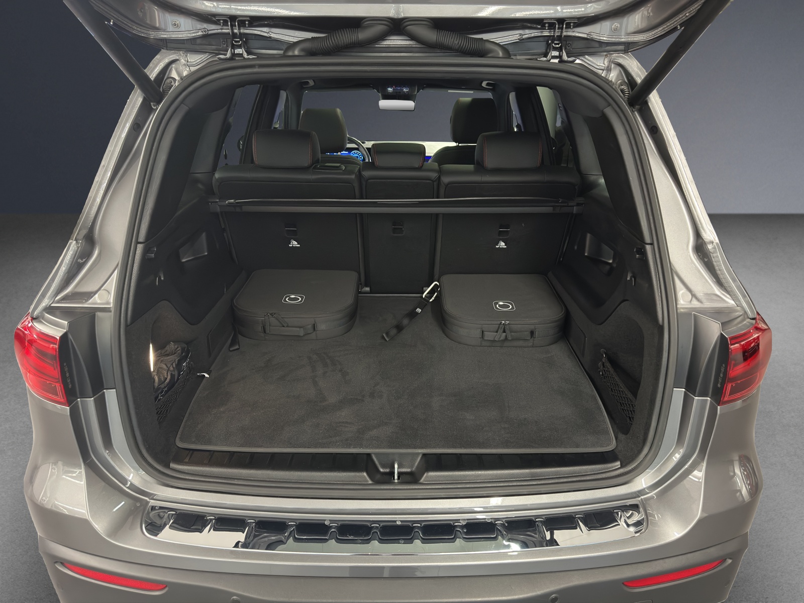 MERCEDES-BENZ EQB 350 4M Swiss Star-image-13