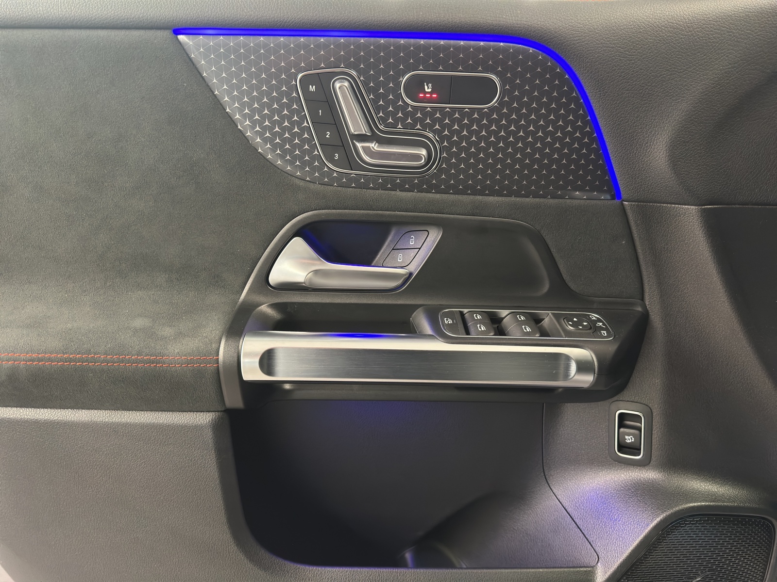 MERCEDES-BENZ EQB 350 4M Swiss Star-image-10