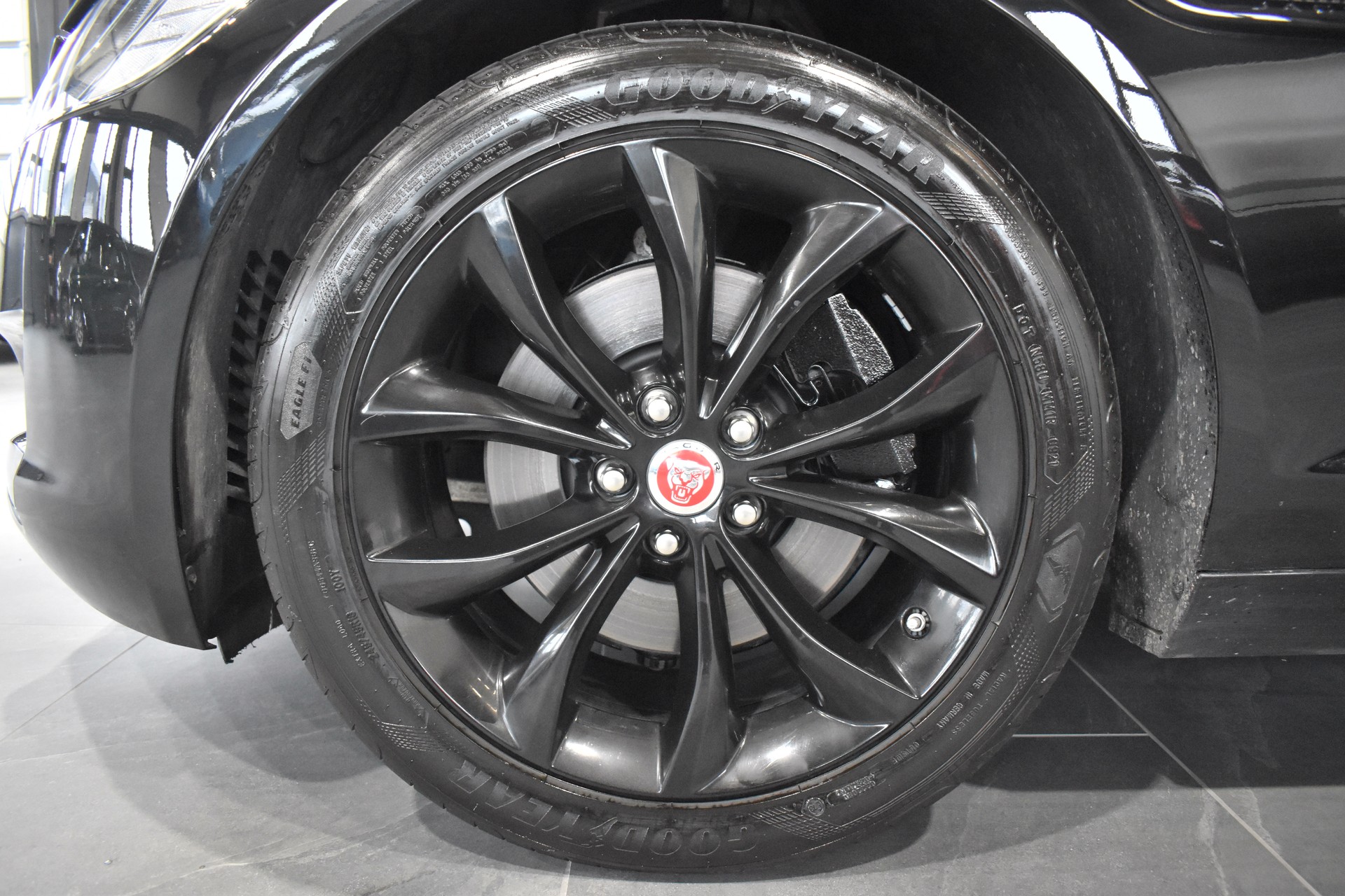 JAGUAR XF 25t Portfolio Automatic-image-5