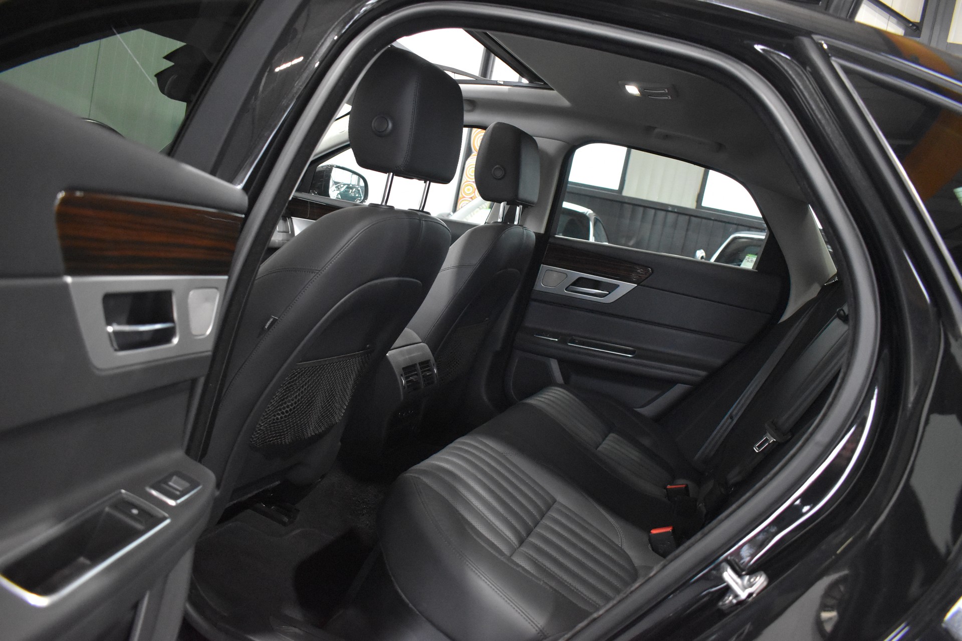 JAGUAR XF 25t Portfolio Automatic-image-14