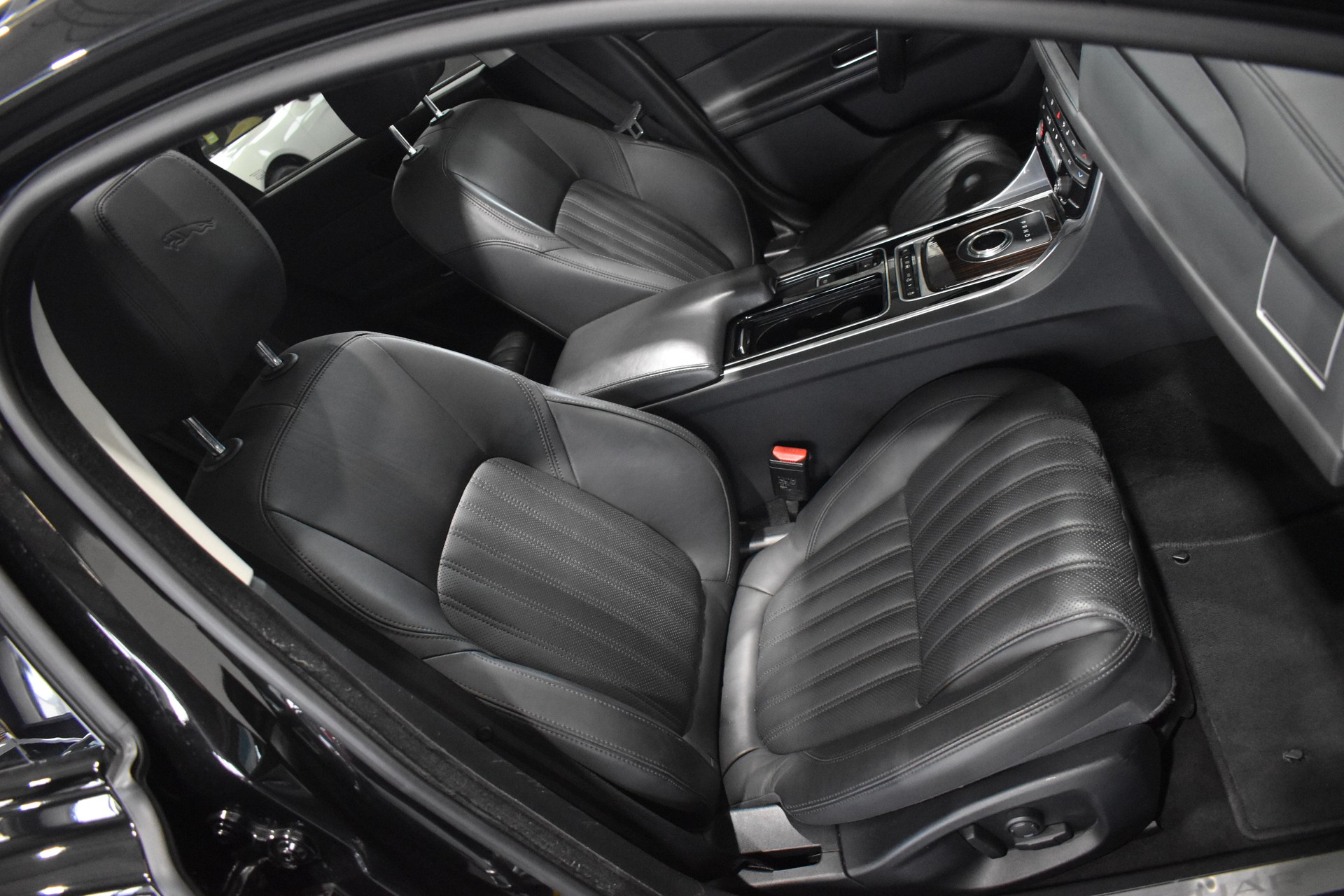 JAGUAR XF 25t Portfolio Automatic-image-13