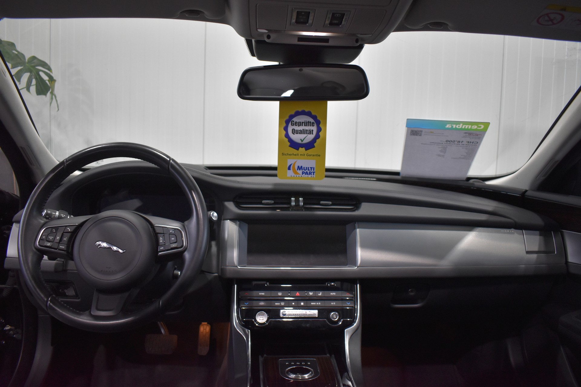 JAGUAR XF 25t Portfolio Automatic-image-11