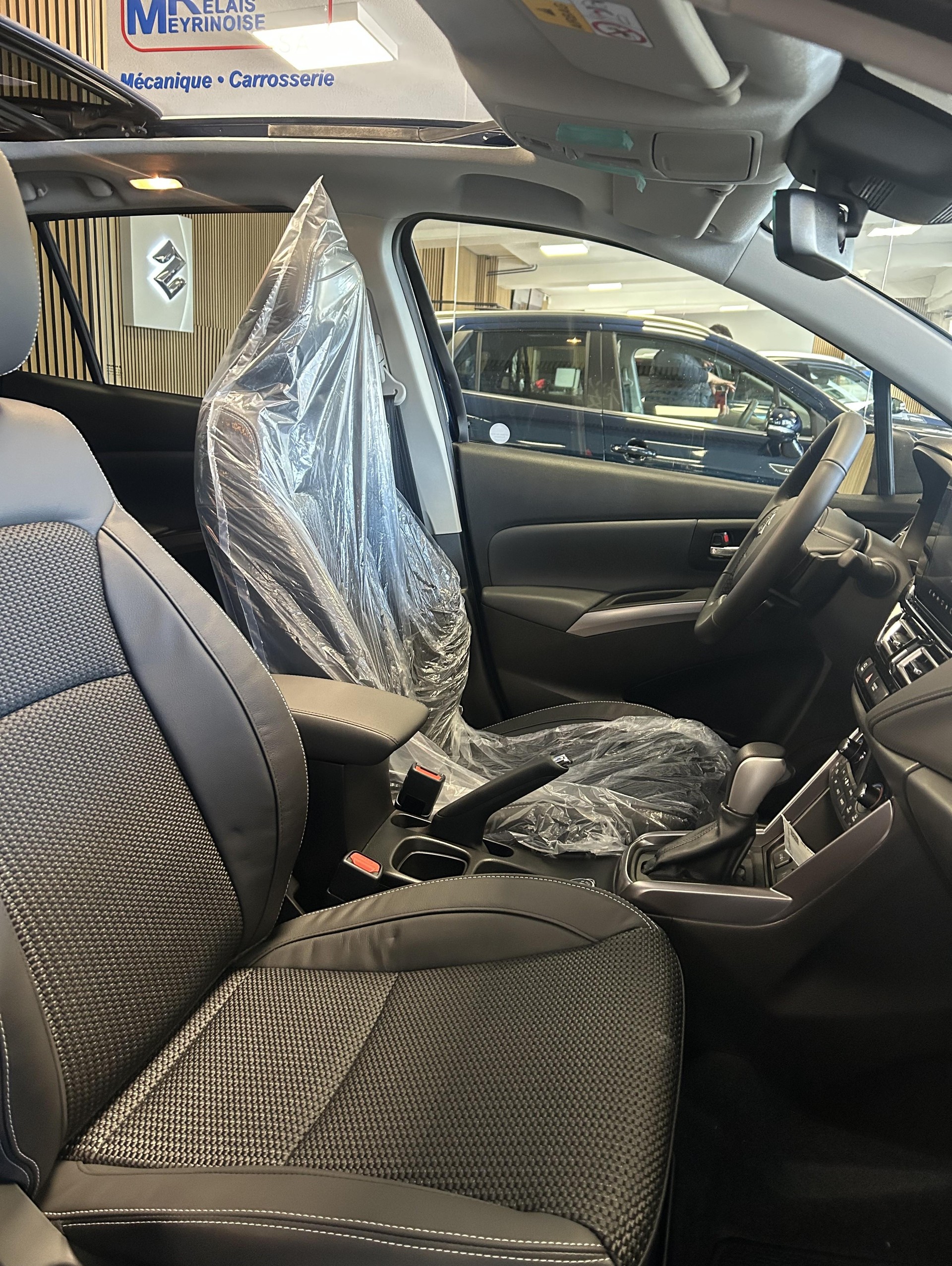 SUZUKI S-Cross 1.4 T Sakura Top Hybrid 4x4-image-16