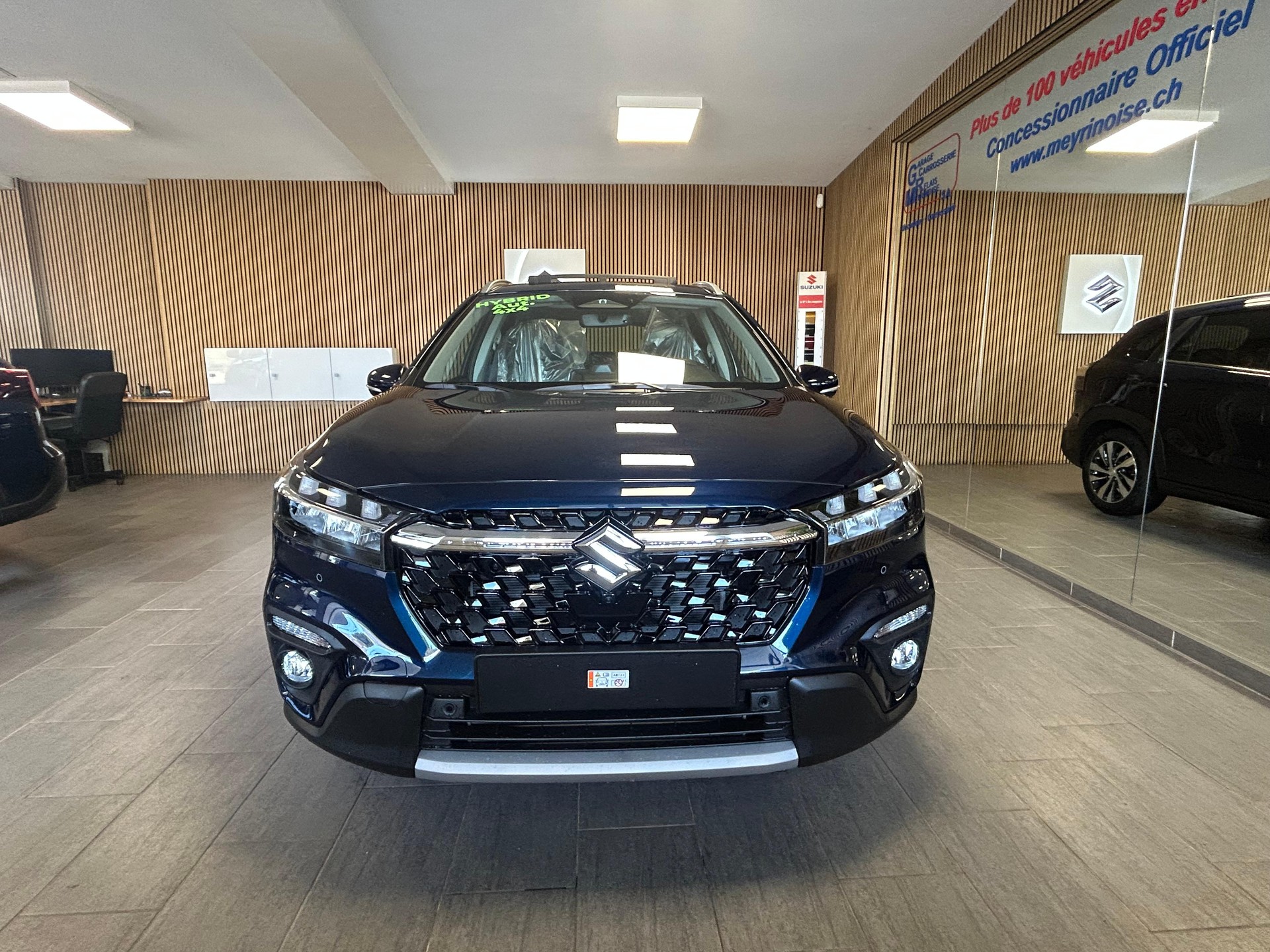 SUZUKI S-Cross 1.4 T Sakura Top Hybrid 4x4-image-4