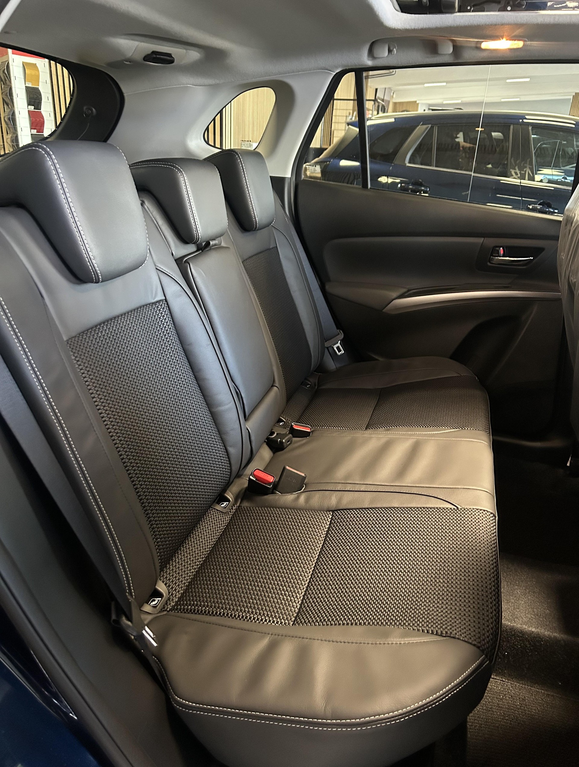 SUZUKI S-Cross 1.4 T Sakura Top Hybrid 4x4-image-18