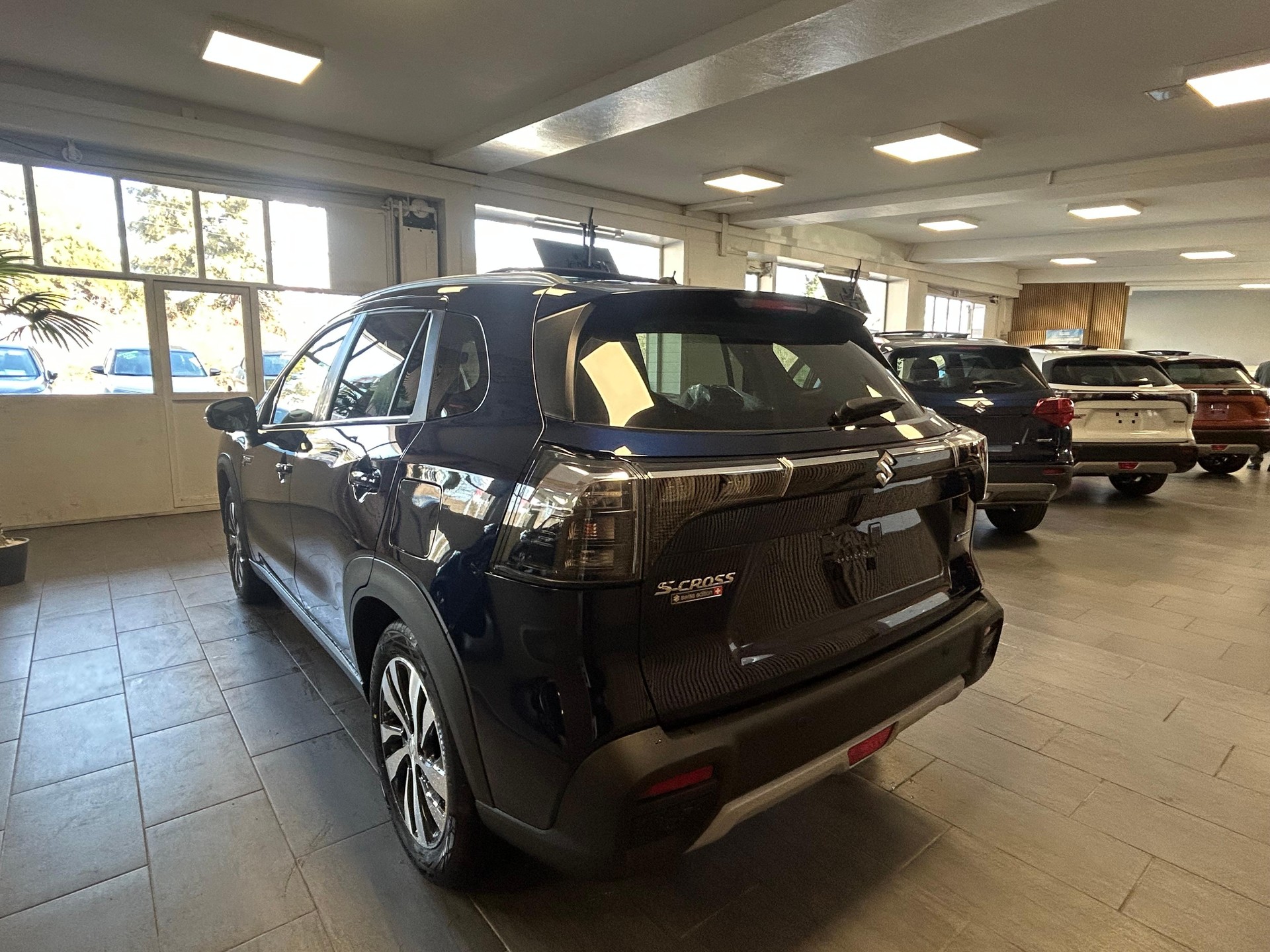 SUZUKI S-Cross 1.4 T Sakura Top Hybrid 4x4-image-6