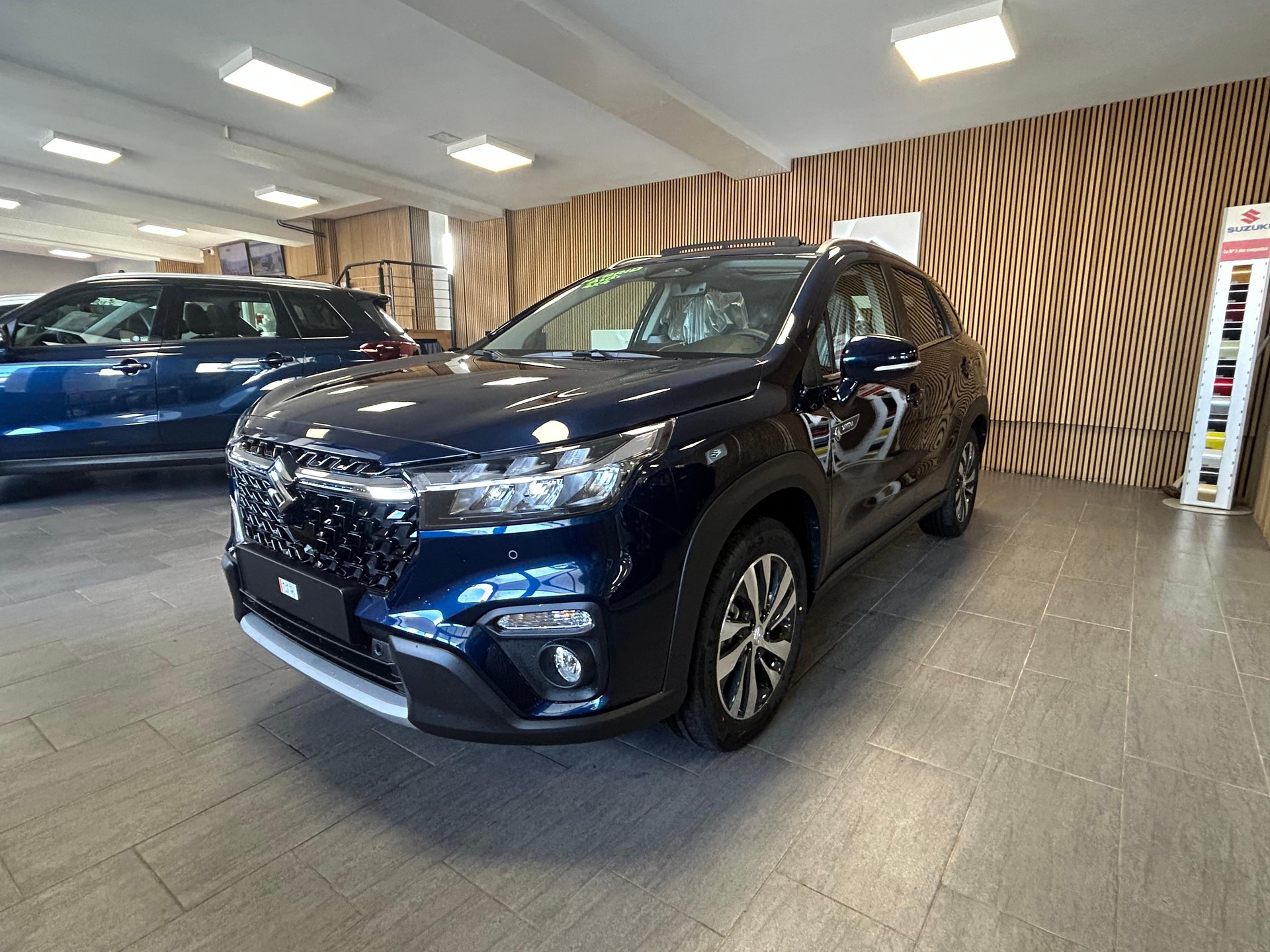 SUZUKI S-Cross 1.4 T Sakura Top Hybrid 4x4-image-5