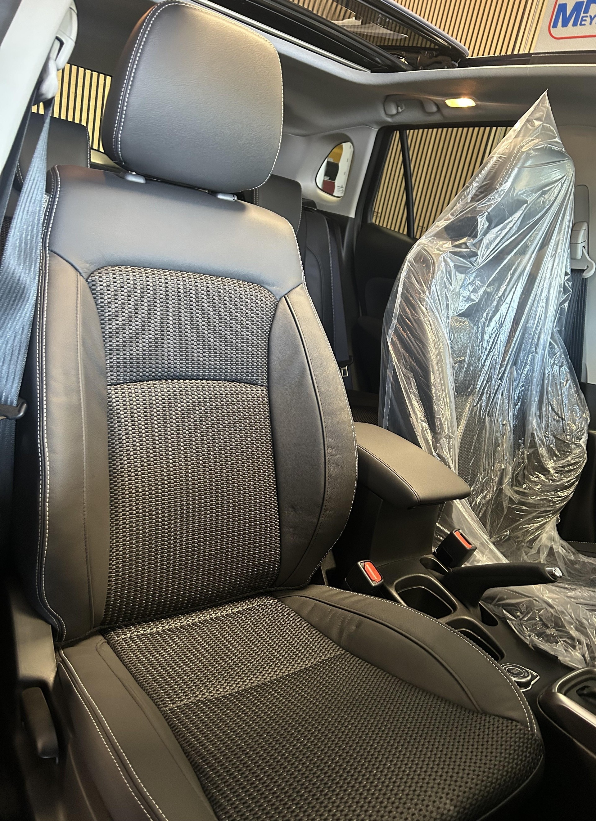 SUZUKI S-Cross 1.4 T Sakura Top Hybrid 4x4-image-17