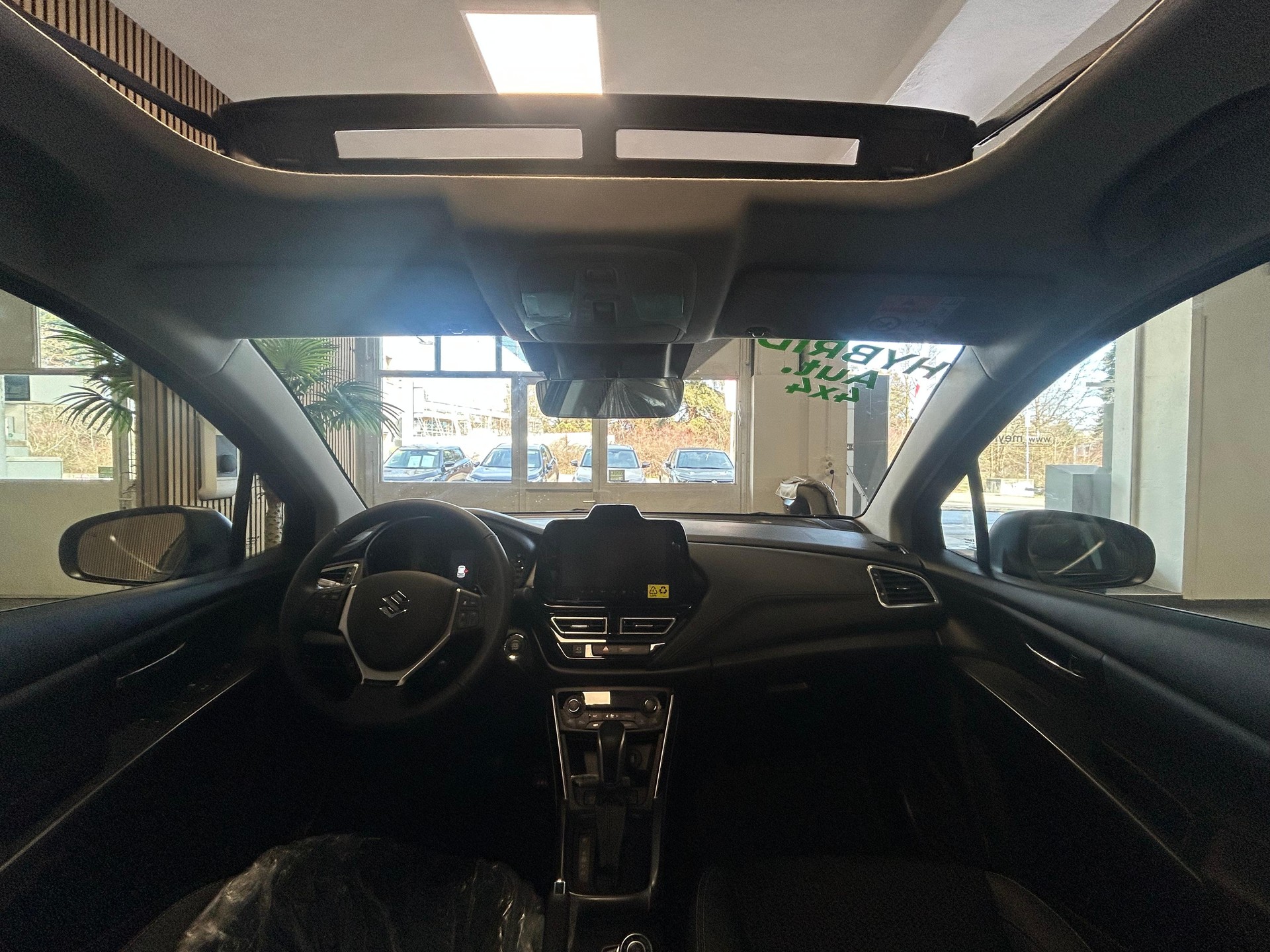 SUZUKI S-Cross 1.4 T Sakura Top Hybrid 4x4-image-9