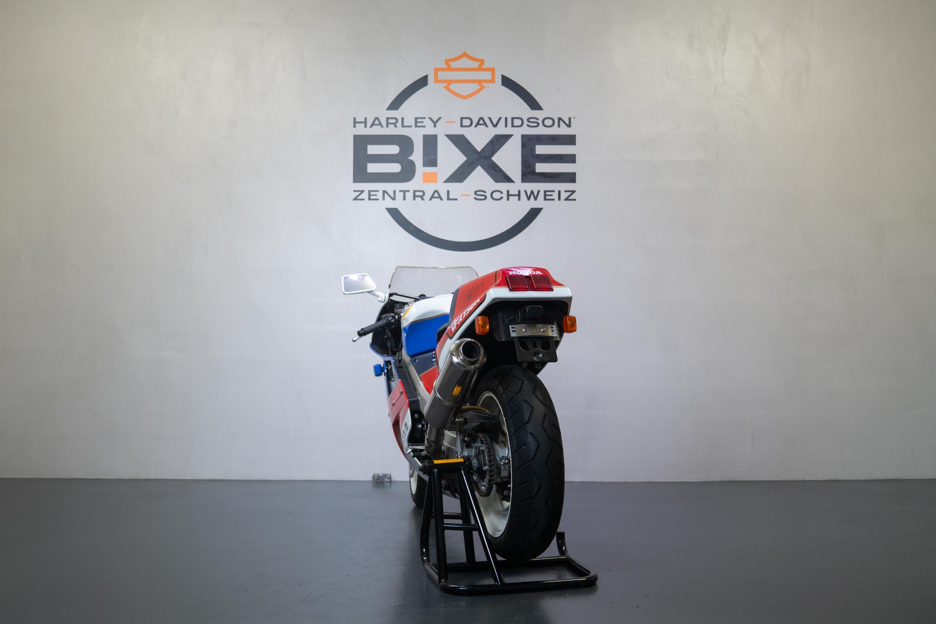 HONDA VFR 750 R-showroom-element-3