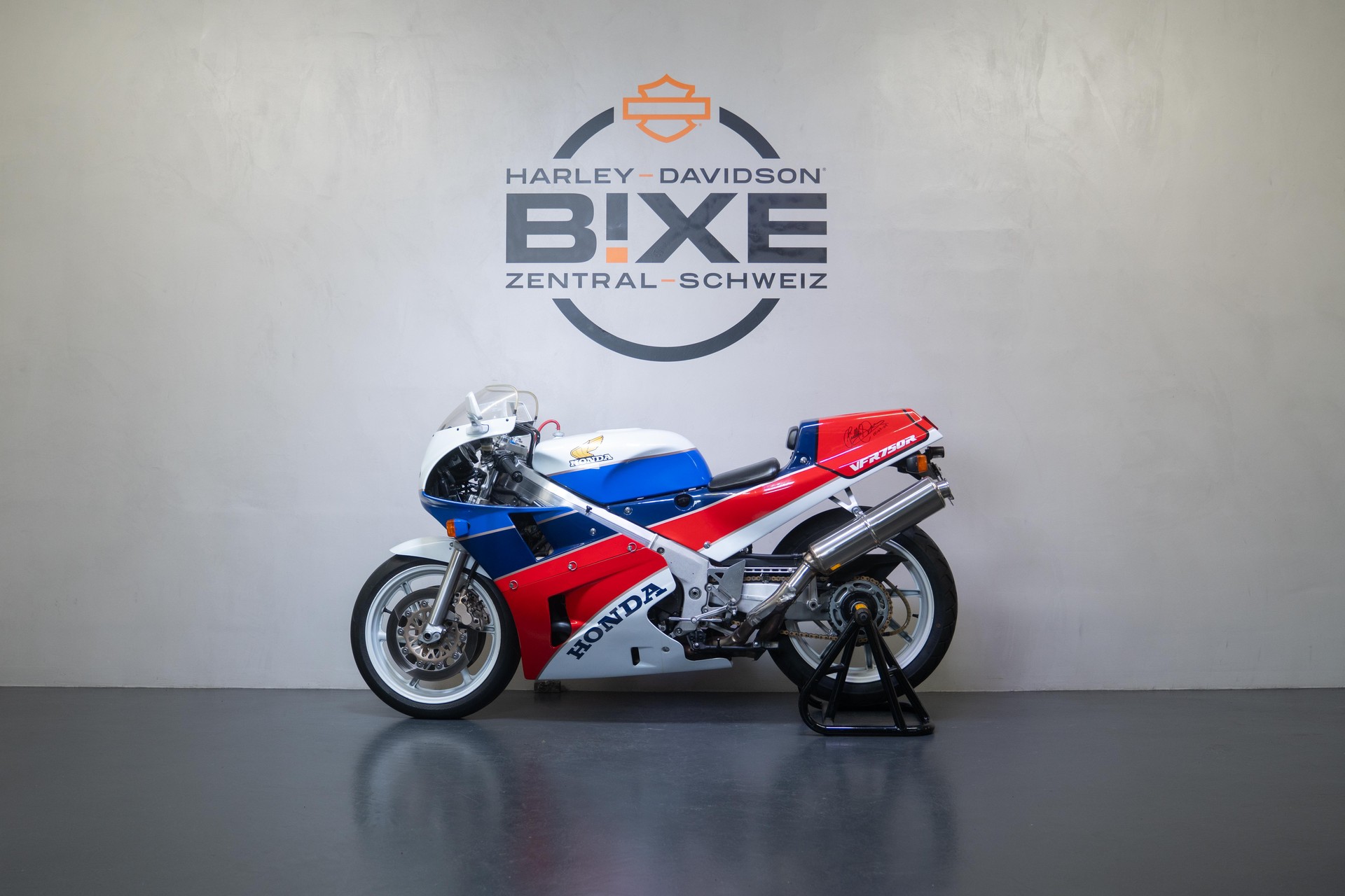 HONDA VFR 750 R-showroom-element-2