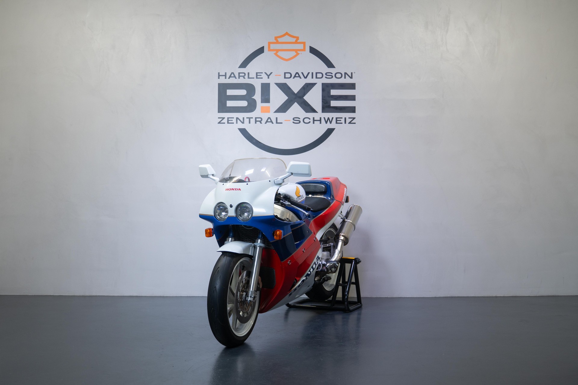 HONDA VFR 750 R-showroom-element-1