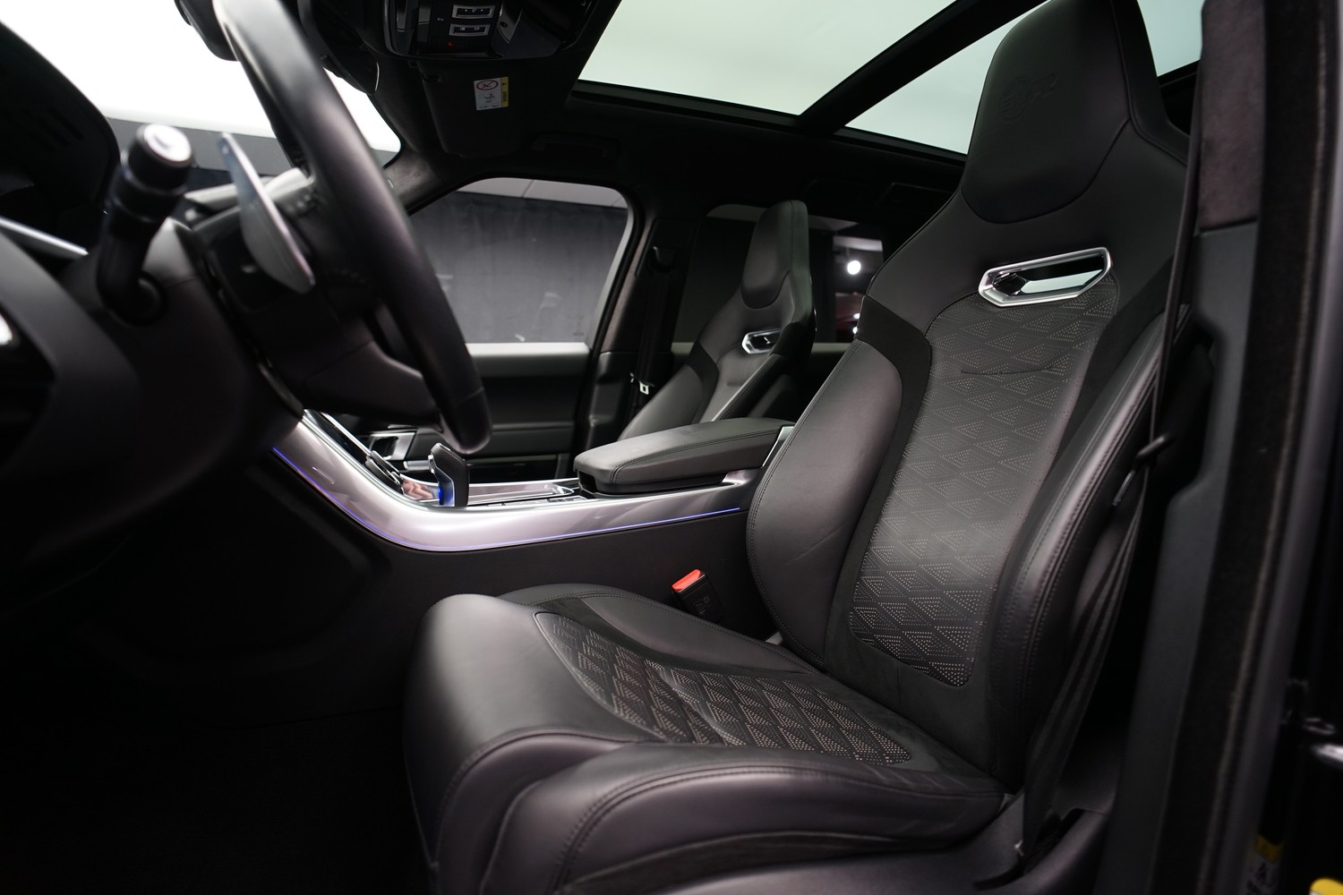 LAND ROVER Range Rover Sport 5.0 V8 S/C SVR Automatic *CH-Fahrzeug* *AHK* *Panoramadach*-image-16