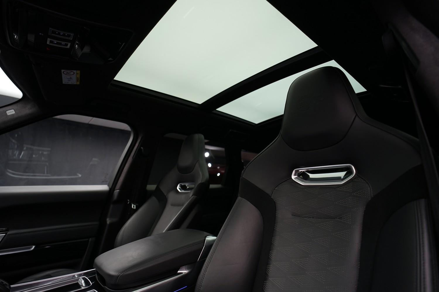 LAND ROVER Range Rover Sport 5.0 V8 S/C SVR Automatic *CH-Fahrzeug* *AHK* *Panoramadach*-image-17