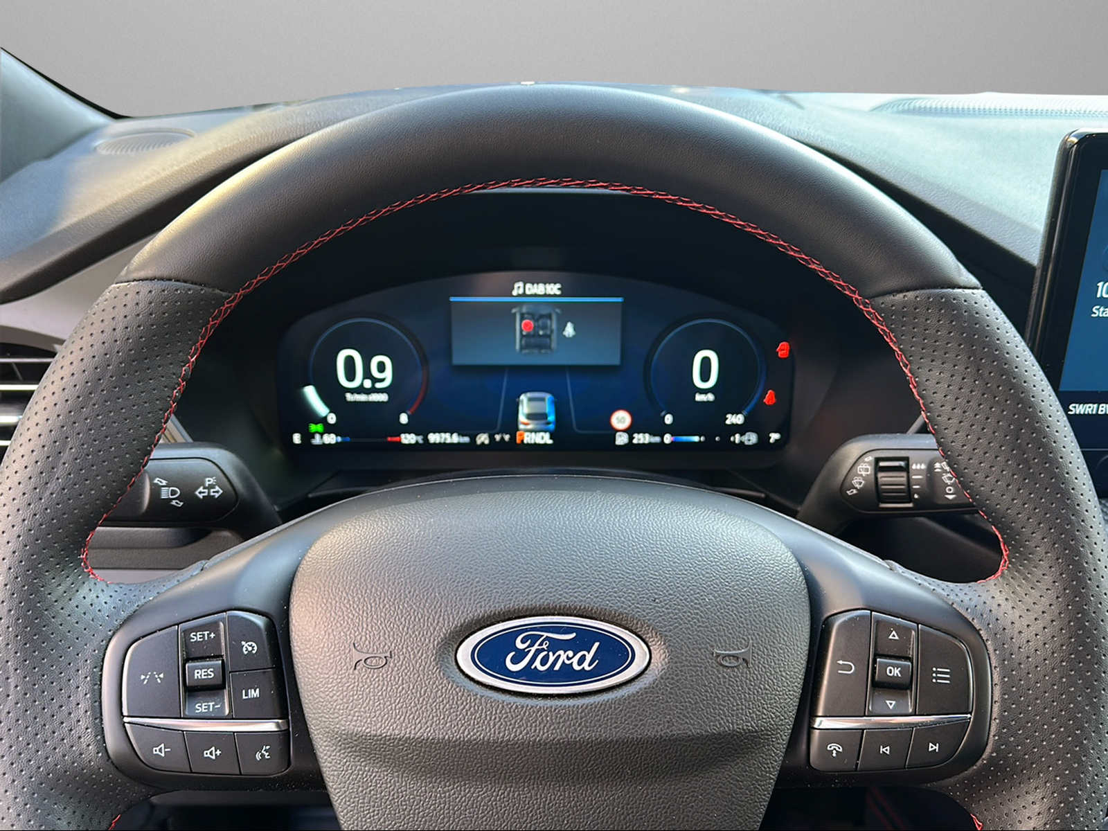 FORD Kuga 1.5 SCTi ST-Line Automat FWD-image-13